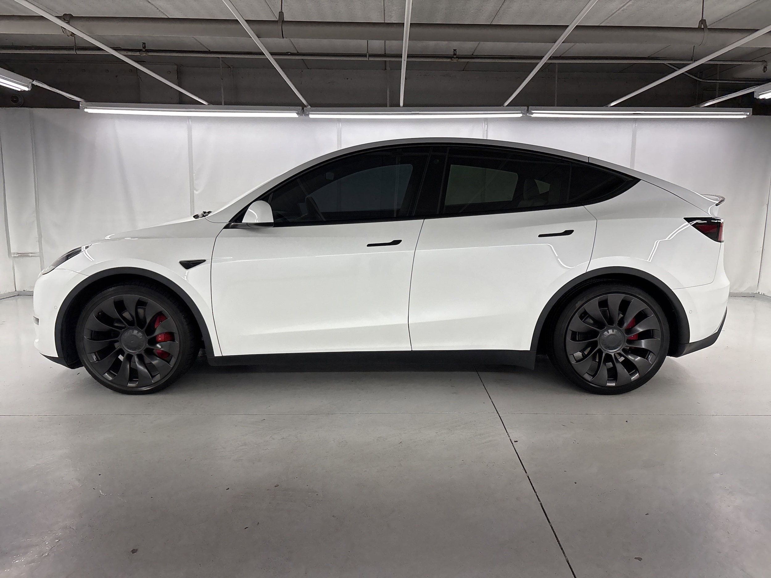 Used 2022 Tesla Model Y Performance with VIN 7SAYGDEF5NF408346 for sale in Calabasas, CA