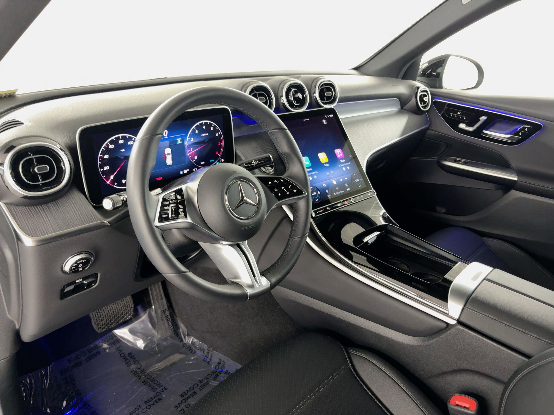 2025 Mercedes Benz GLC 300 photo 3