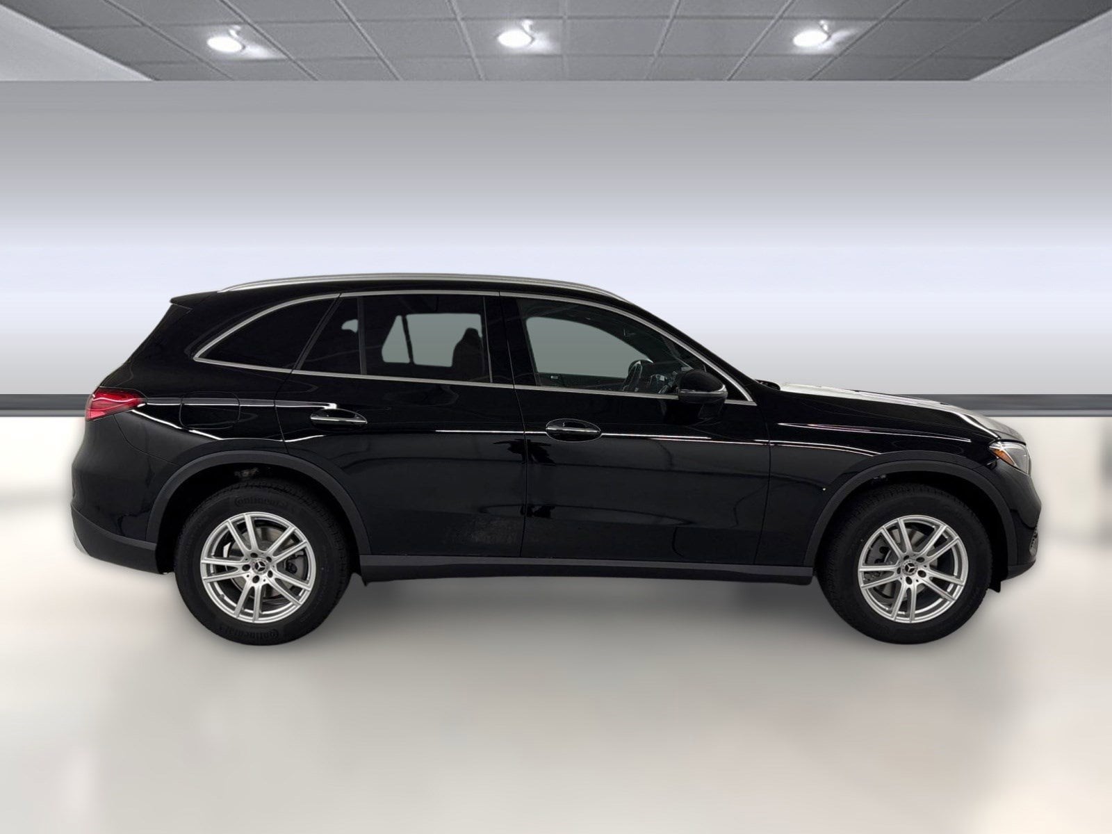 2026 Mercedes-Benz GLC 300 photo 3