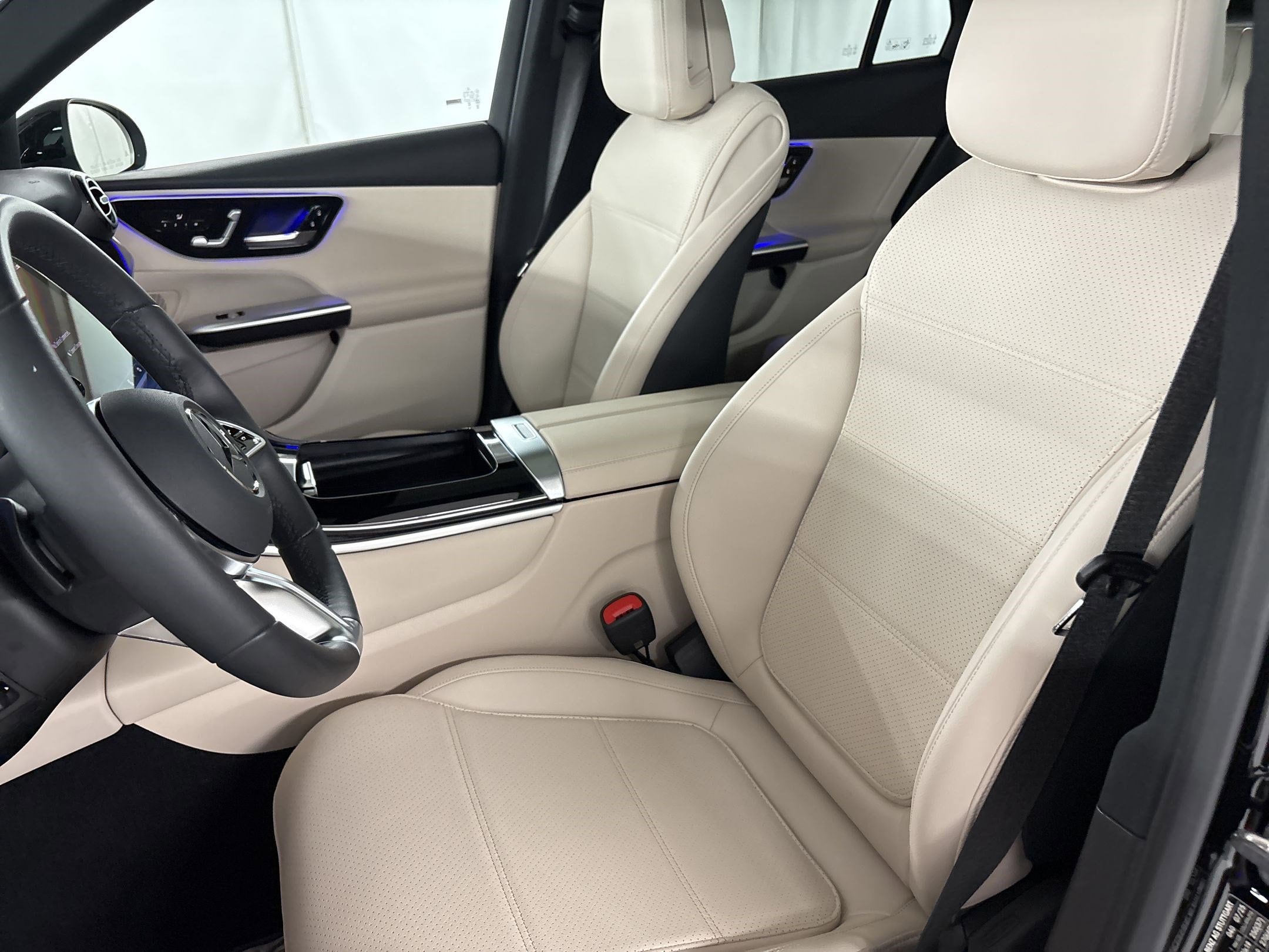 2026 Mercedes-Benz GLC 300 photo 4