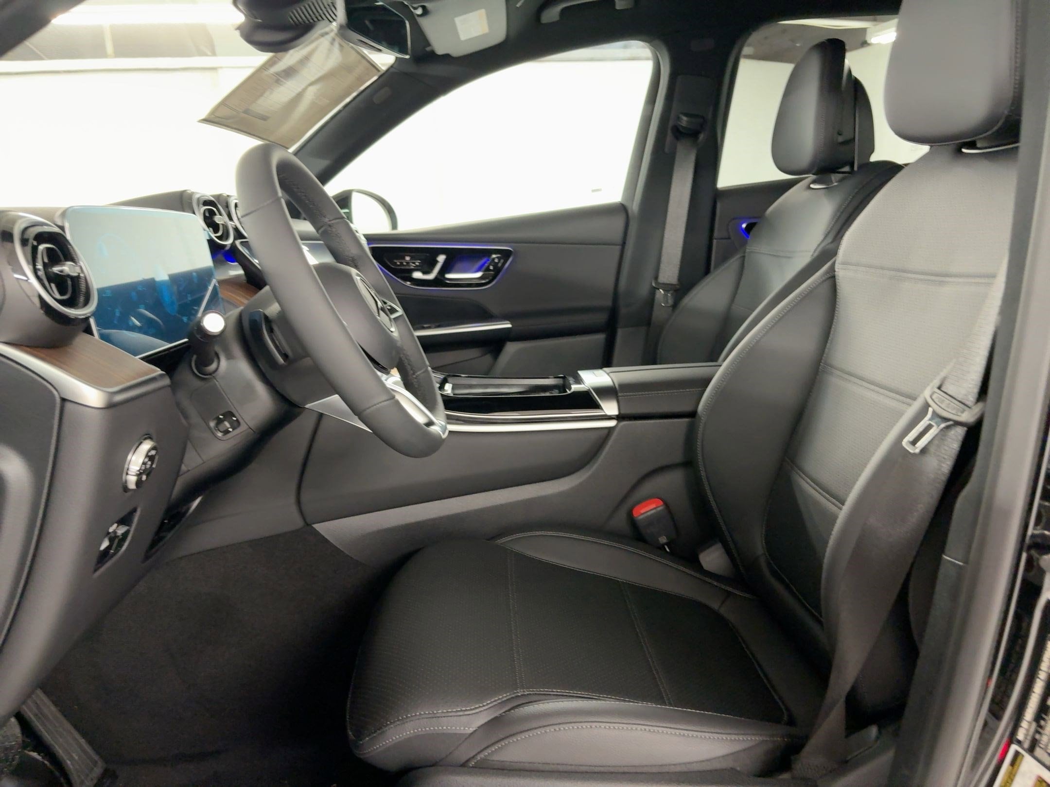 2026 Mercedes-Benz GLC 300 photo 4