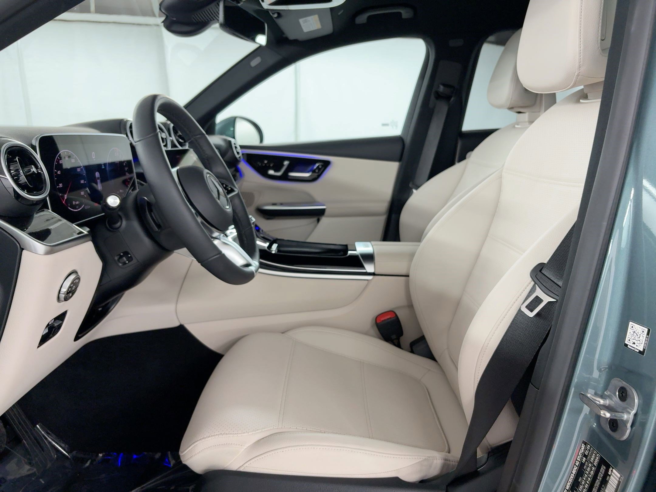 2025 Mercedes Benz GLC 350e 4MATIC photo 4