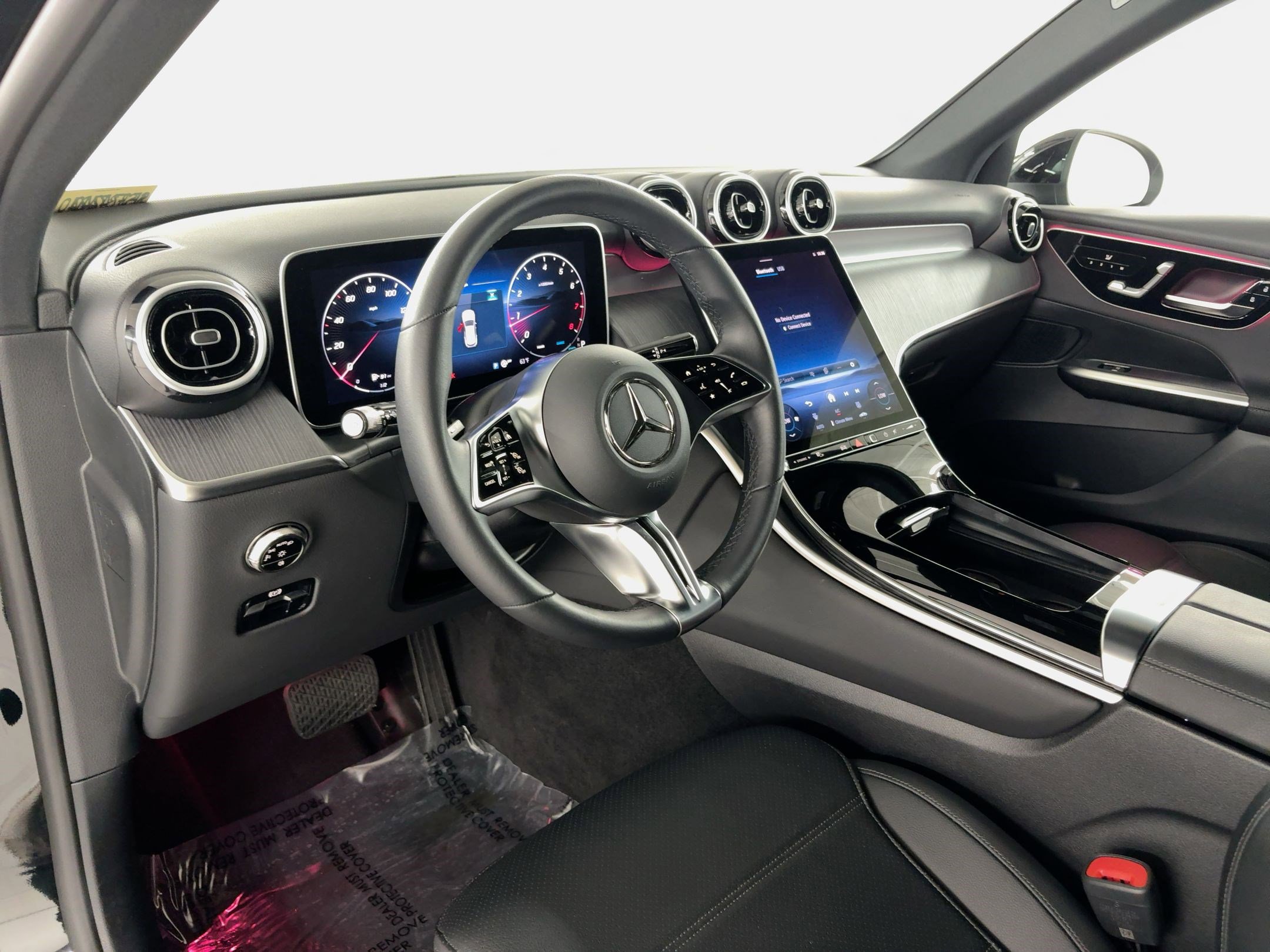 2025 Mercedes Benz GLC 300 photo 4