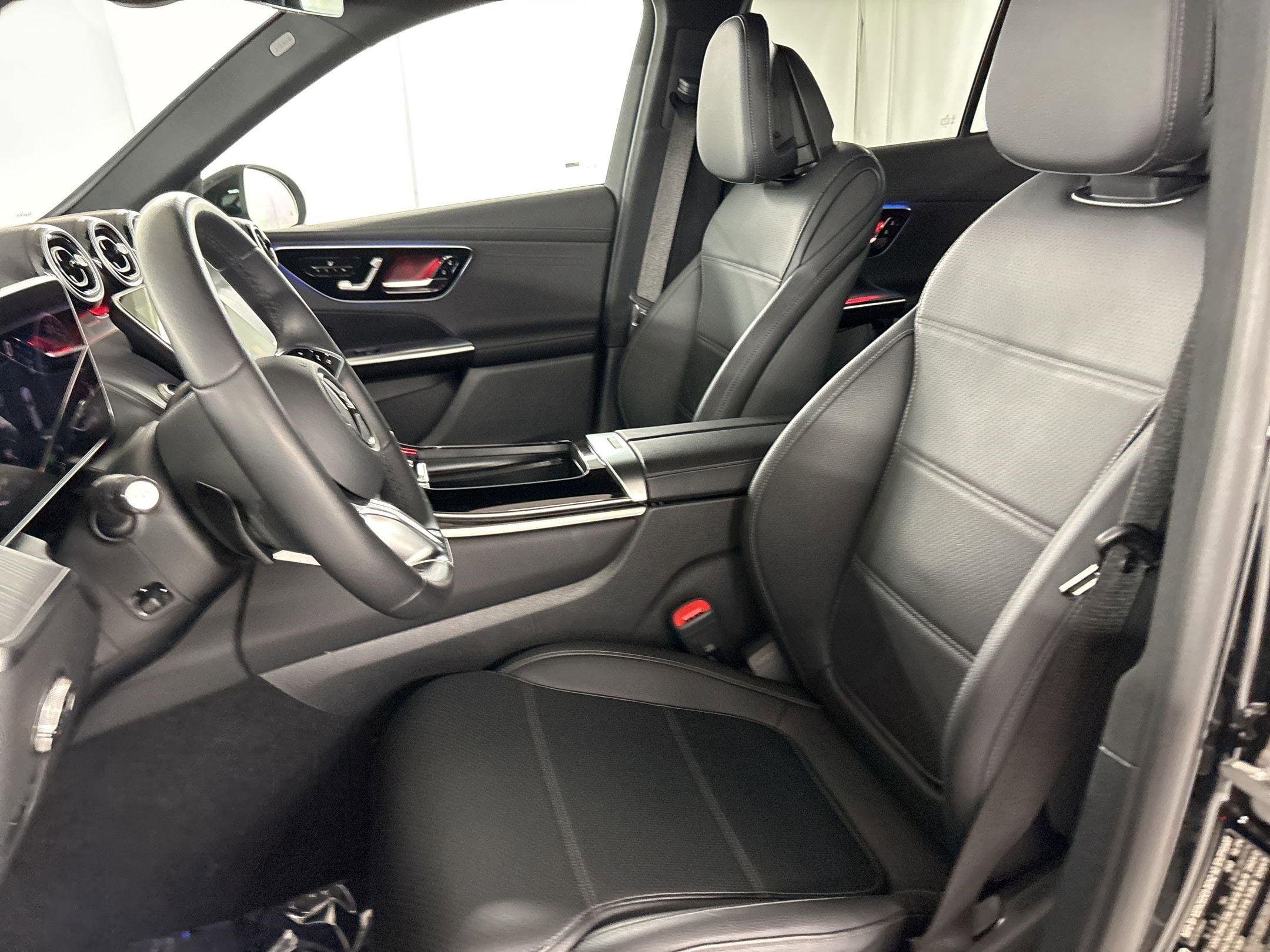 2025 Mercedes-Benz GLC 350e 4MATIC photo 4