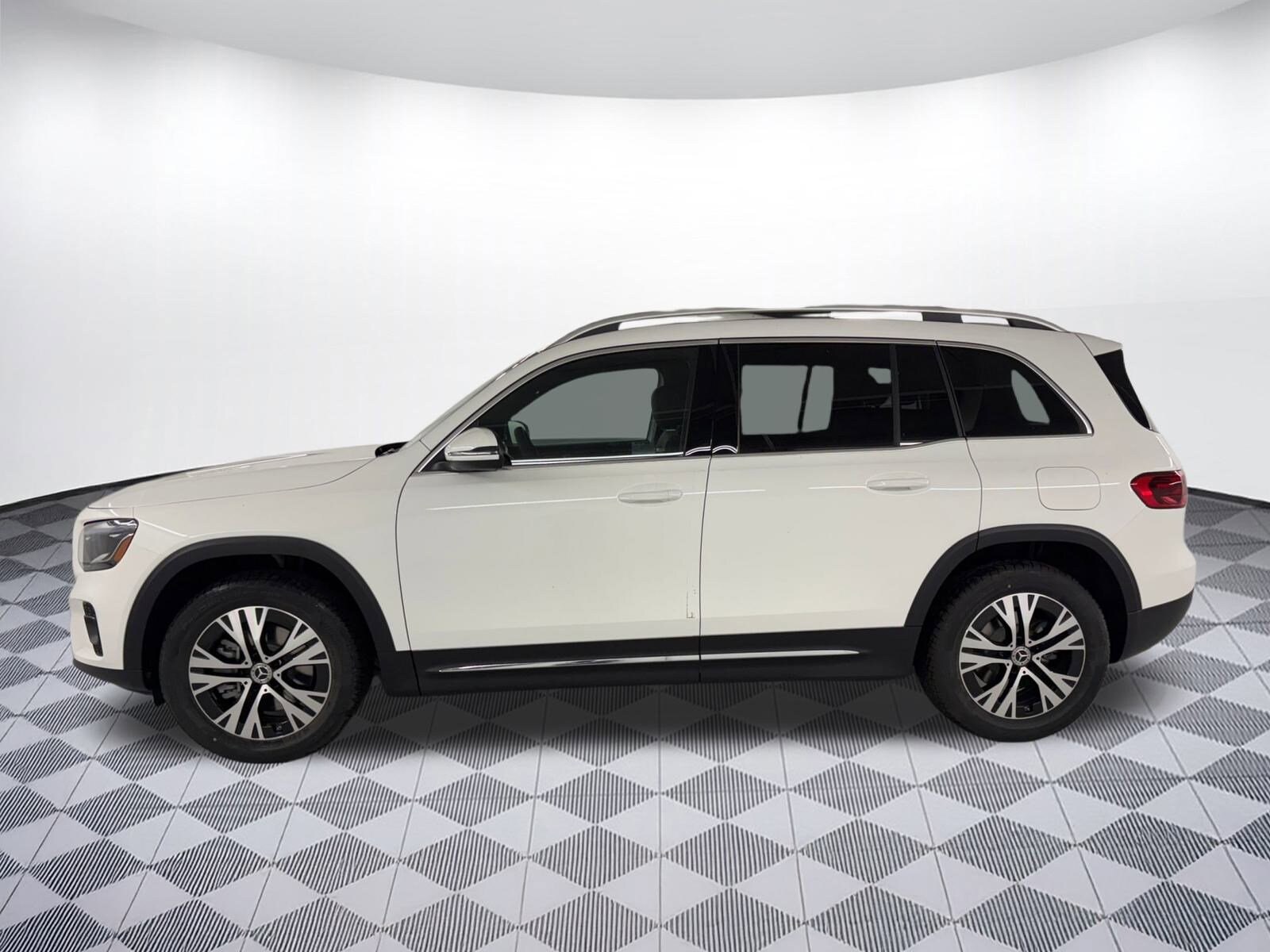 2026 Mercedes Benz GLB 250 photo 2