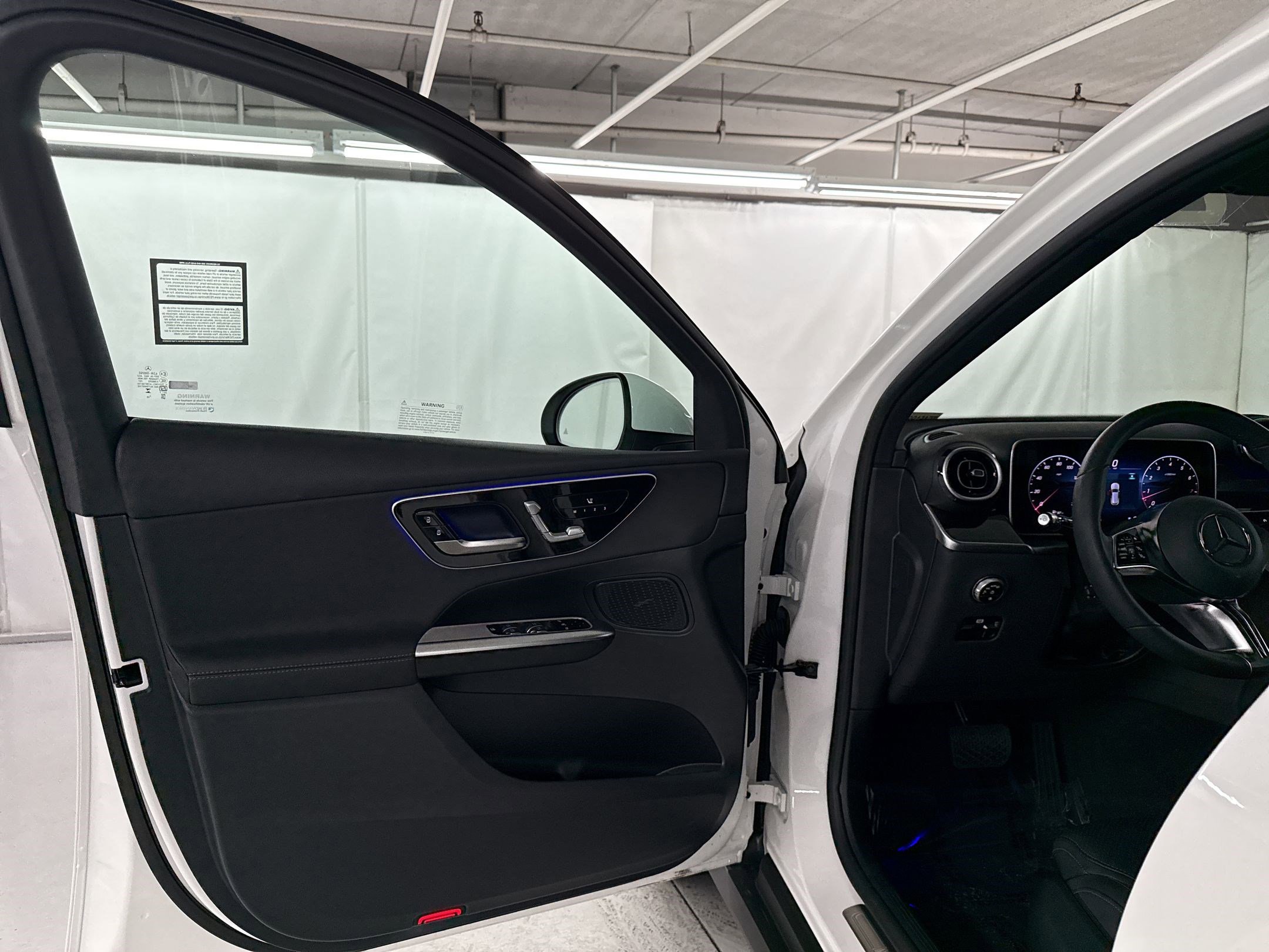 2026 Mercedes-Benz GLC 300 photo 4