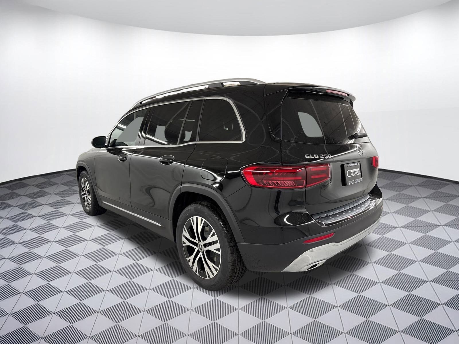 2026 Mercedes Benz GLB 250 photo 3