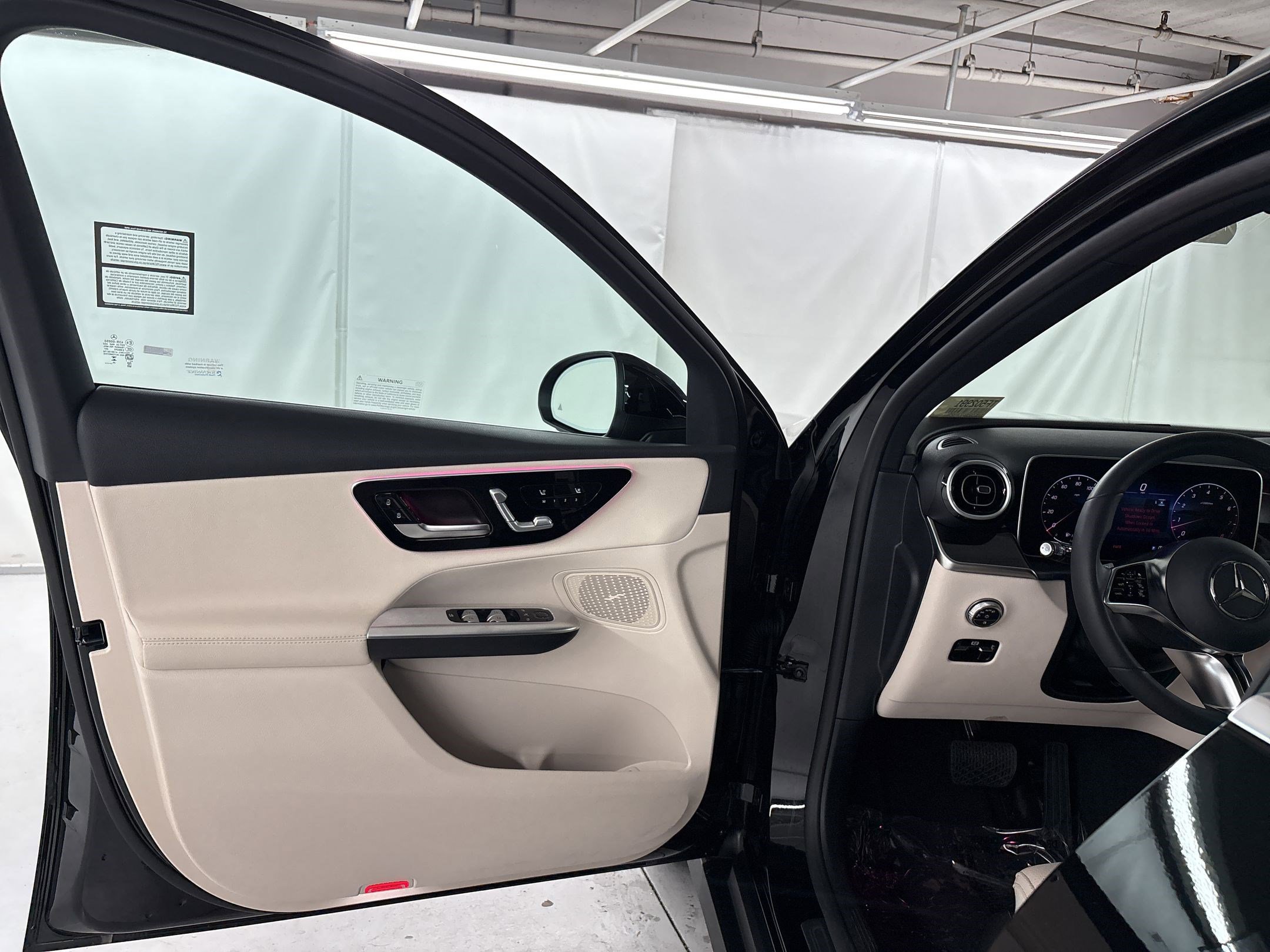 2026 Mercedes-Benz GLC 300 photo 4