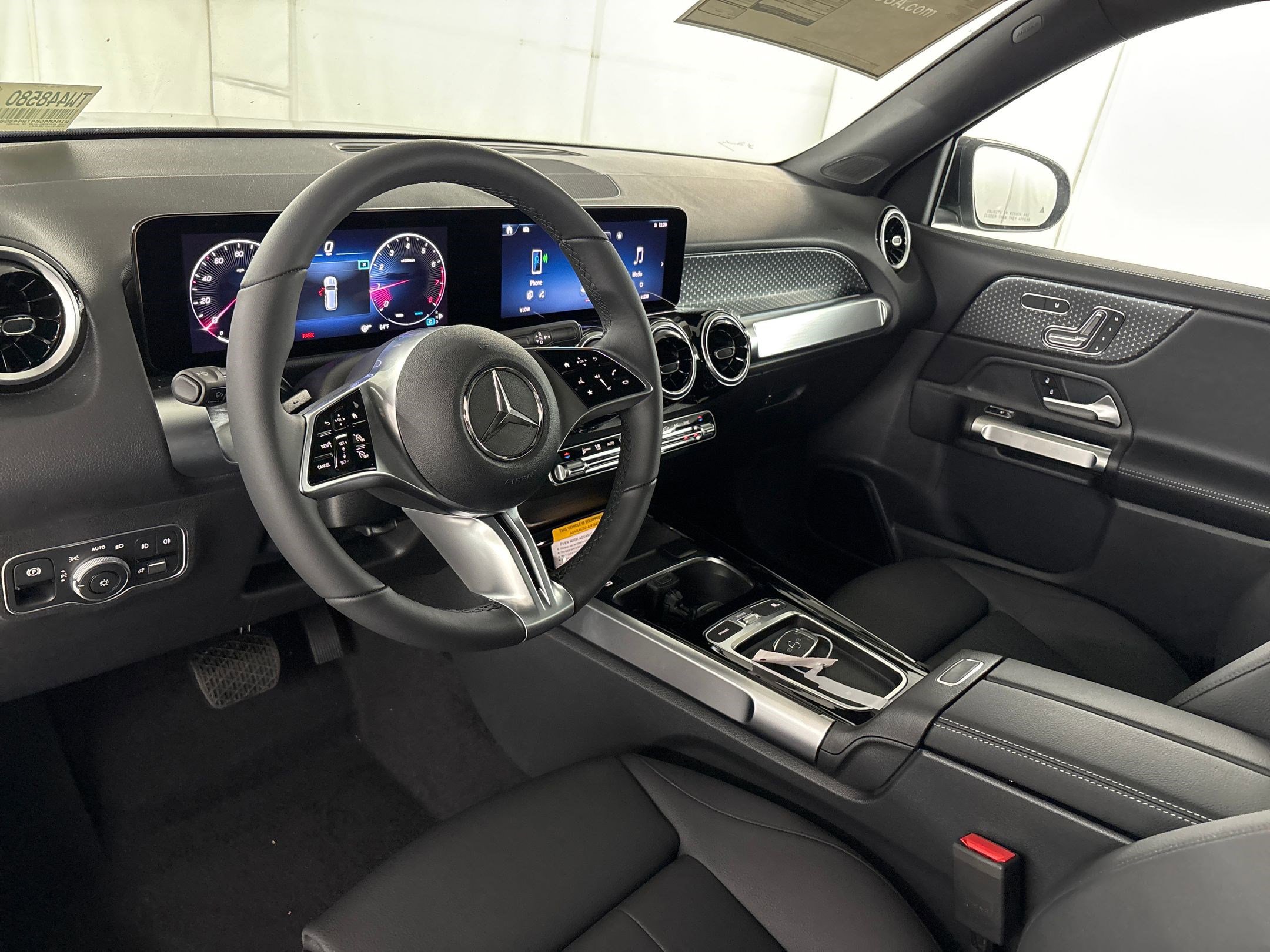 2026 Mercedes Benz GLB 250 photo 4
