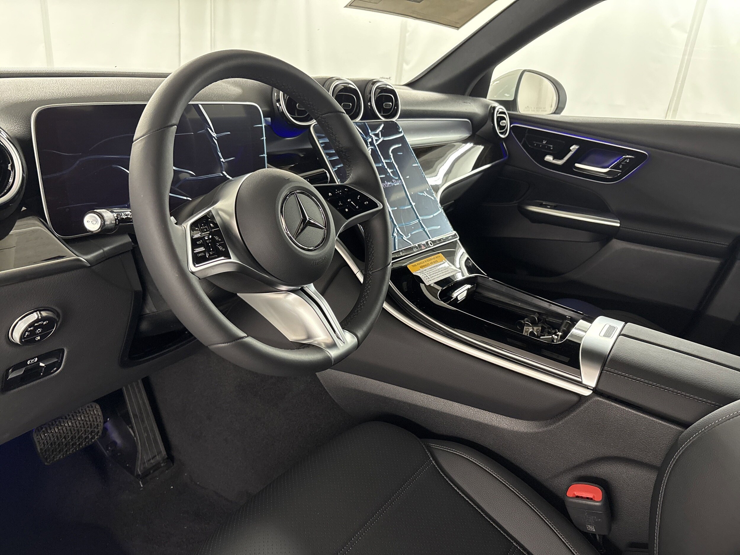 2025 Mercedes Benz GLC 300 4MATIC photo 4