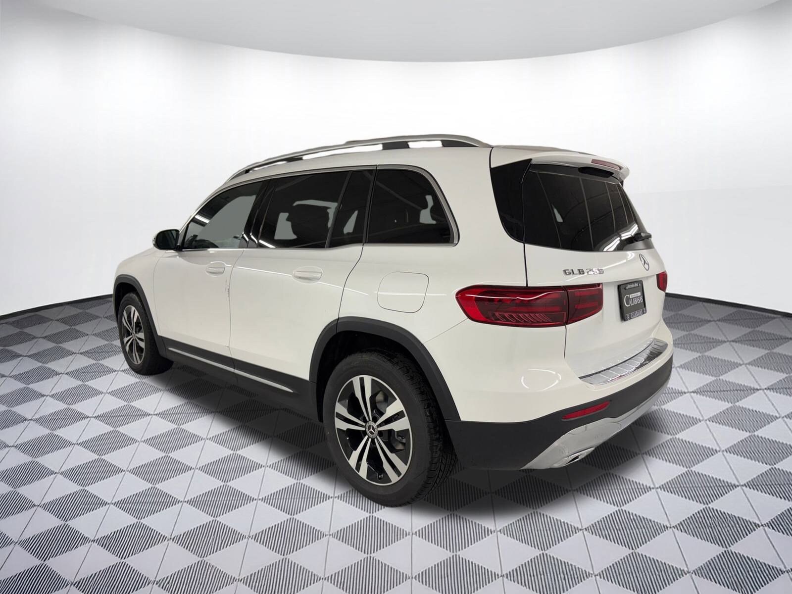 2026 Mercedes Benz GLB 250 photo 2