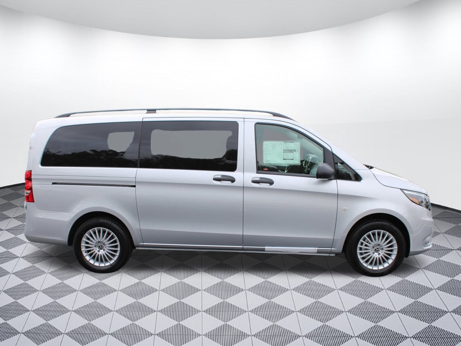 2023 Mercedes Benz Metris Van photo 2