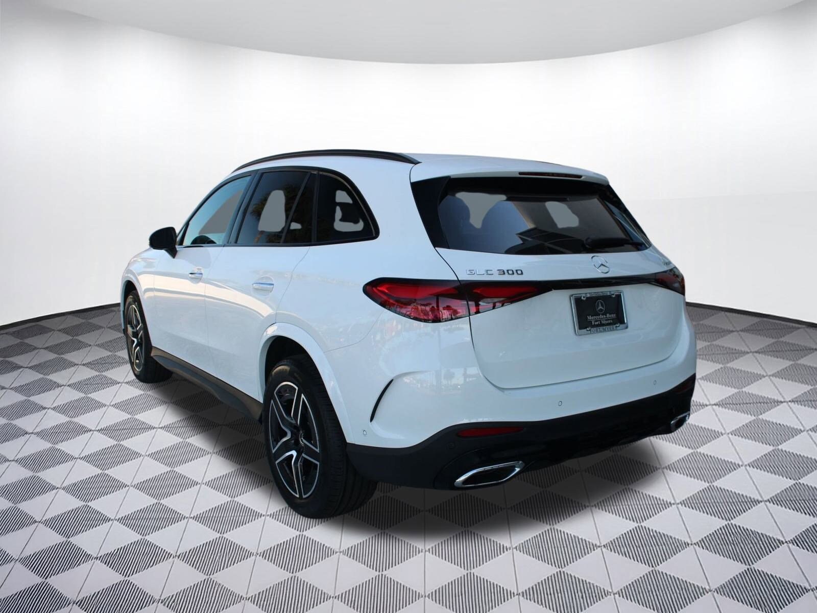 2026 Mercedes Benz GLC 300 4MATIC photo 3