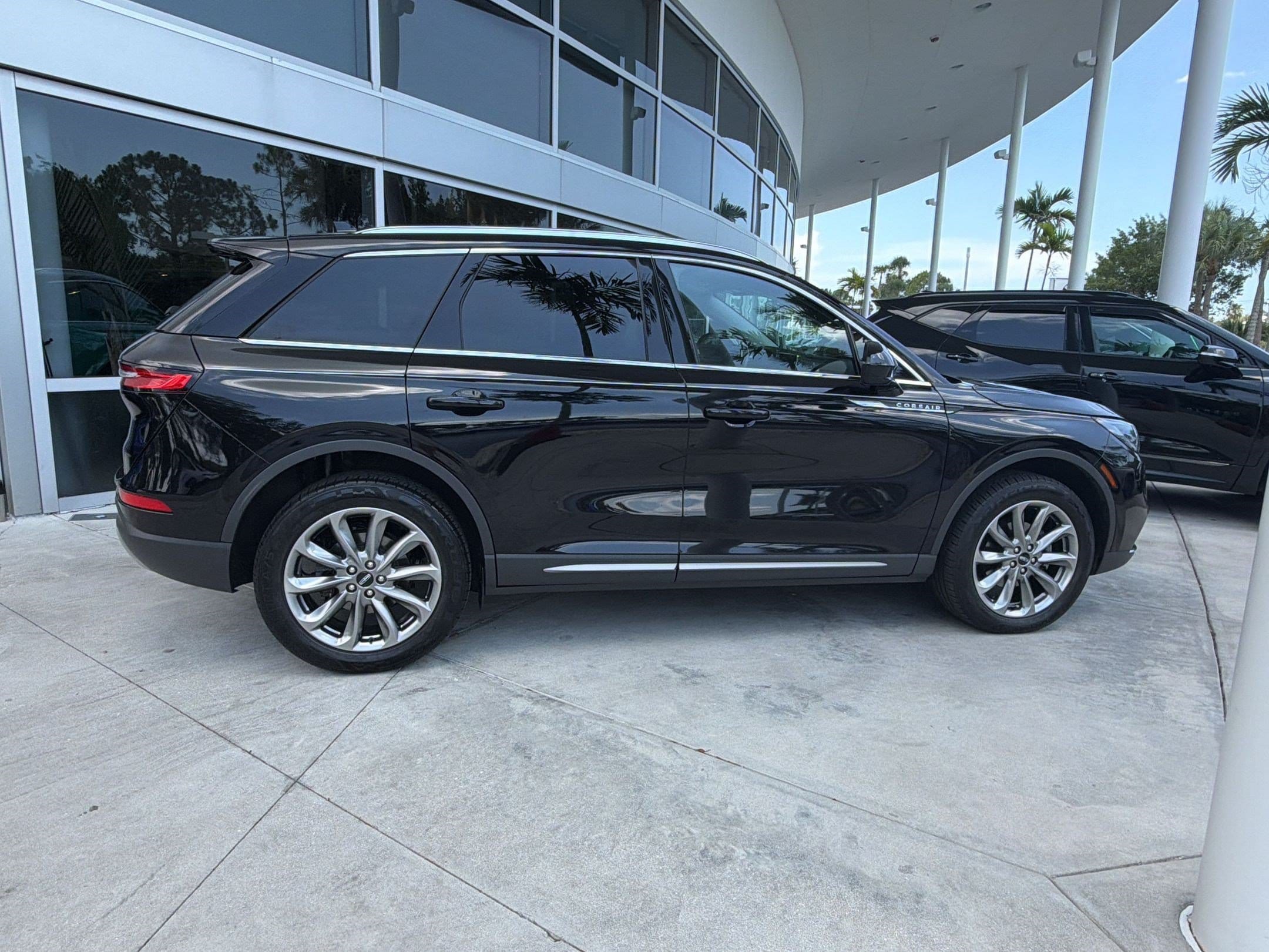 Corsair Standard SUV