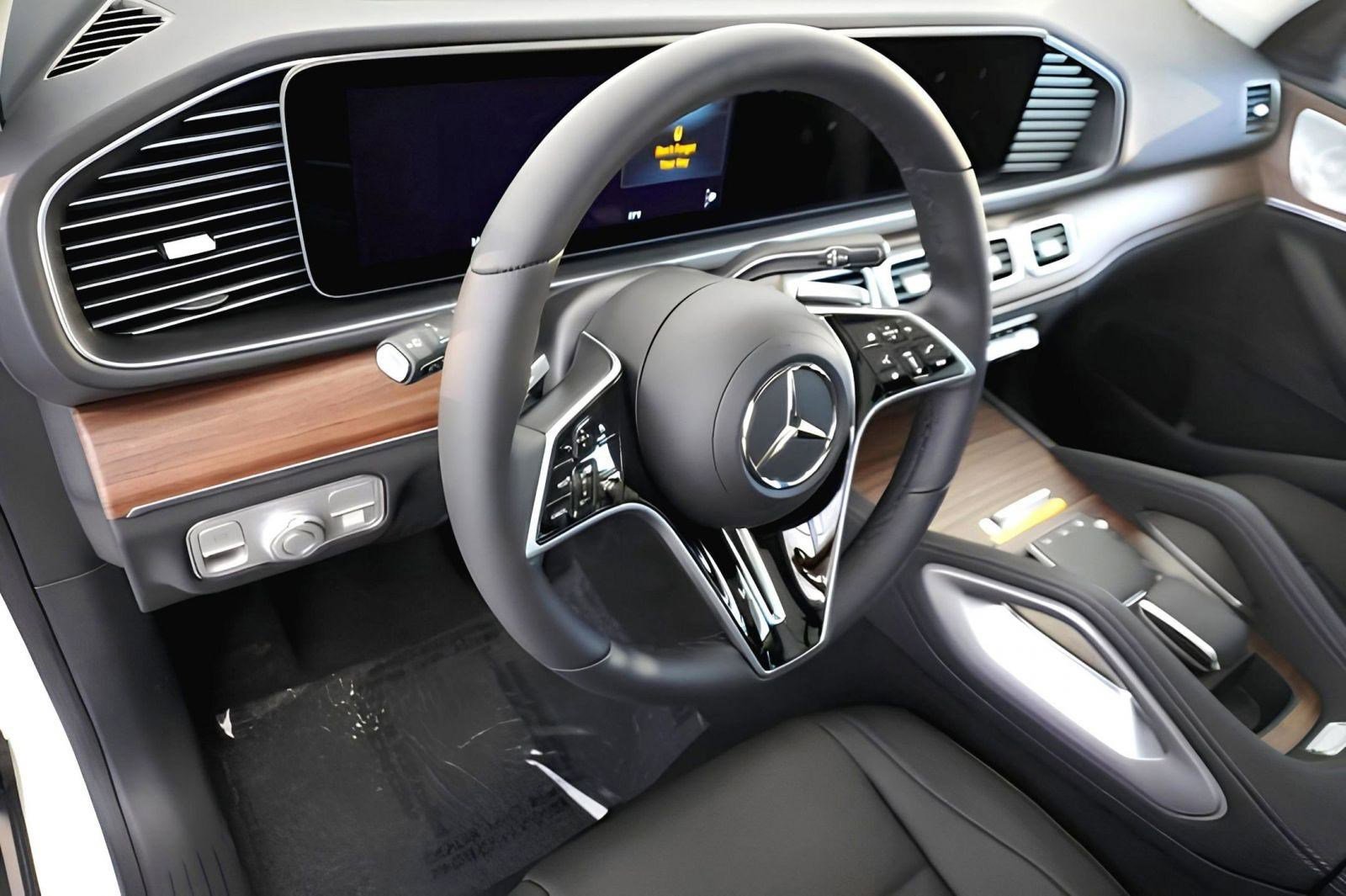 2025 Mercedes Benz GLE 350 photo 3
