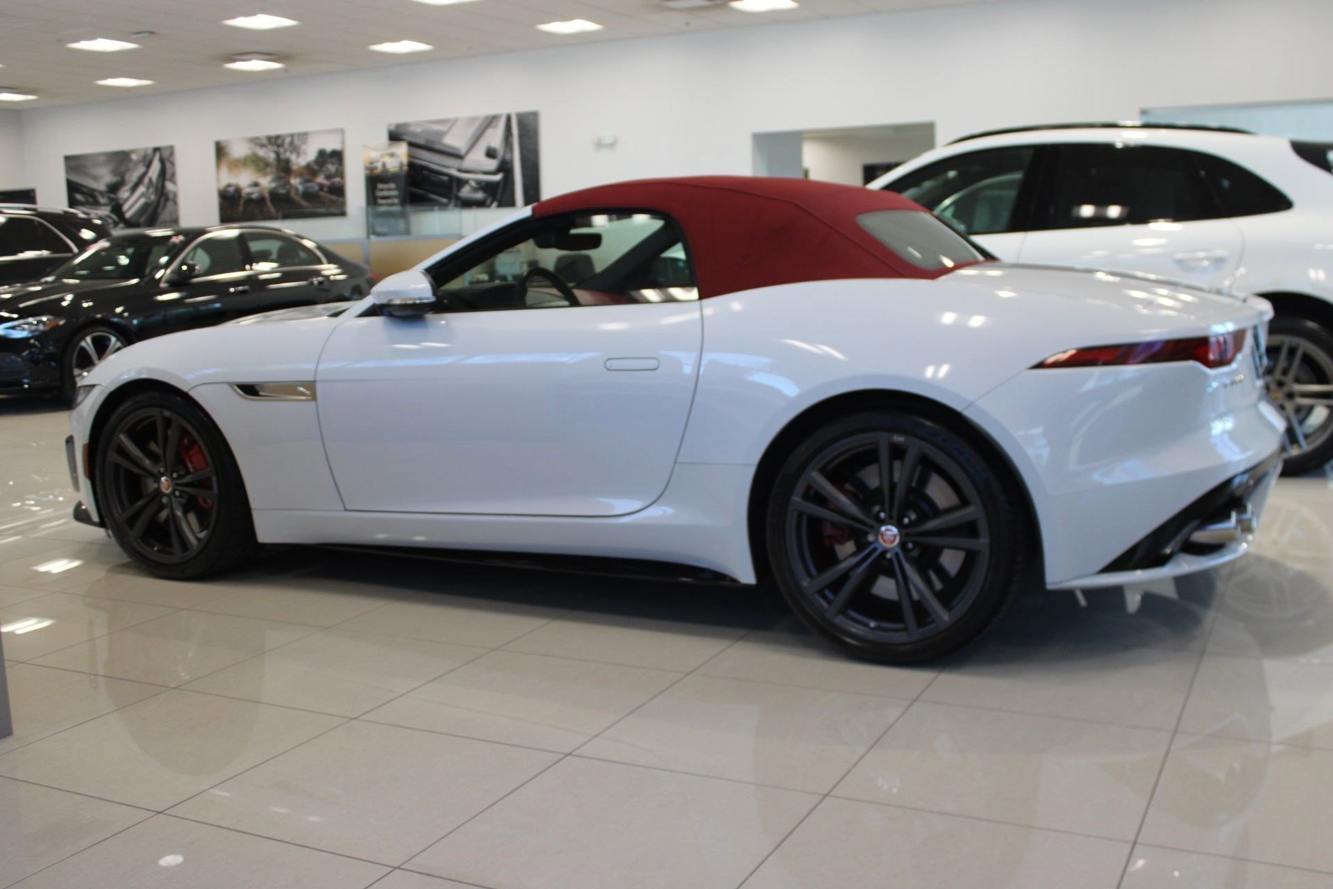 2021 Jaguar F-TYPE R photo 2