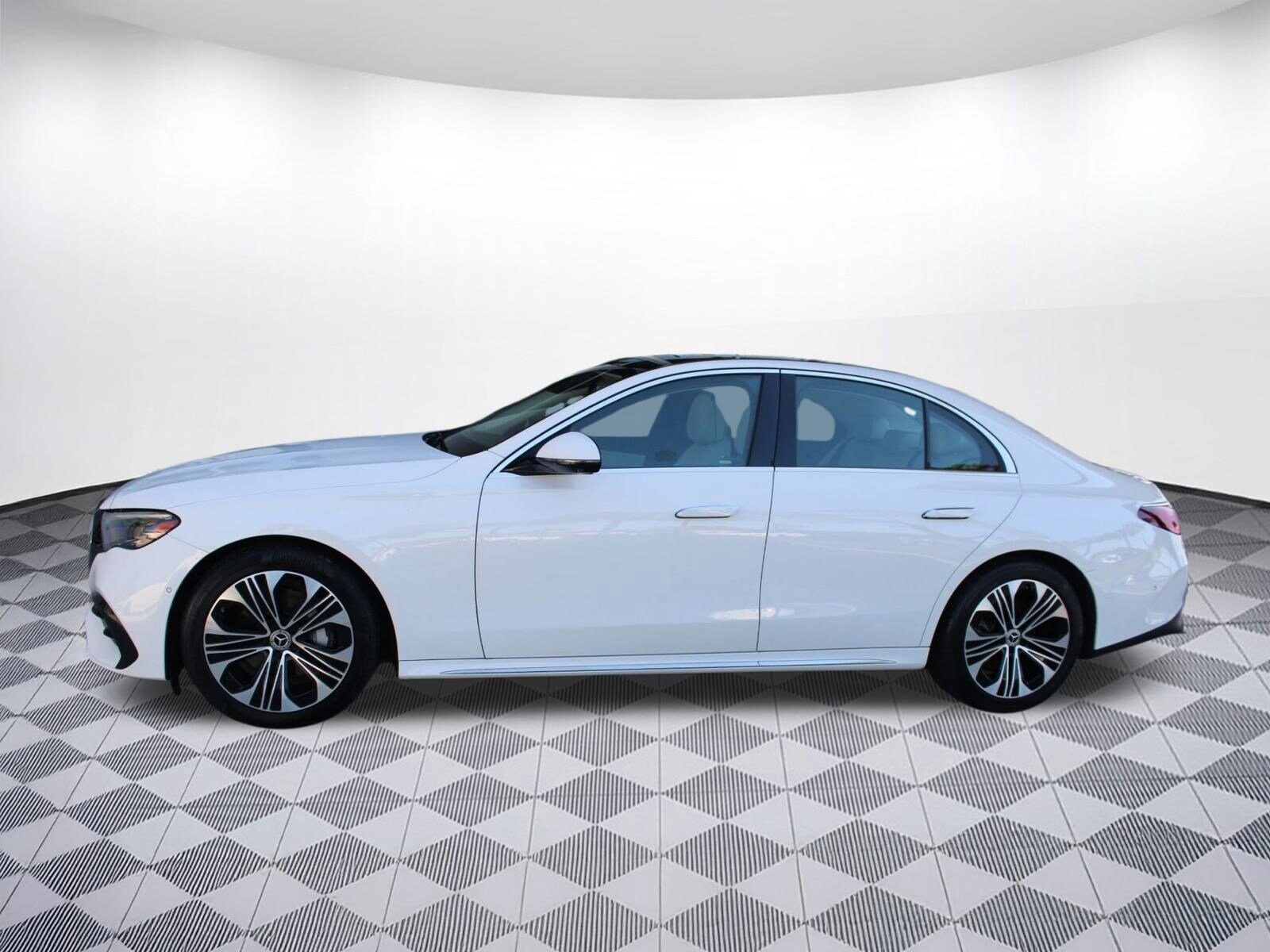 2025 Mercedes Benz E 350 Sedan photo 2