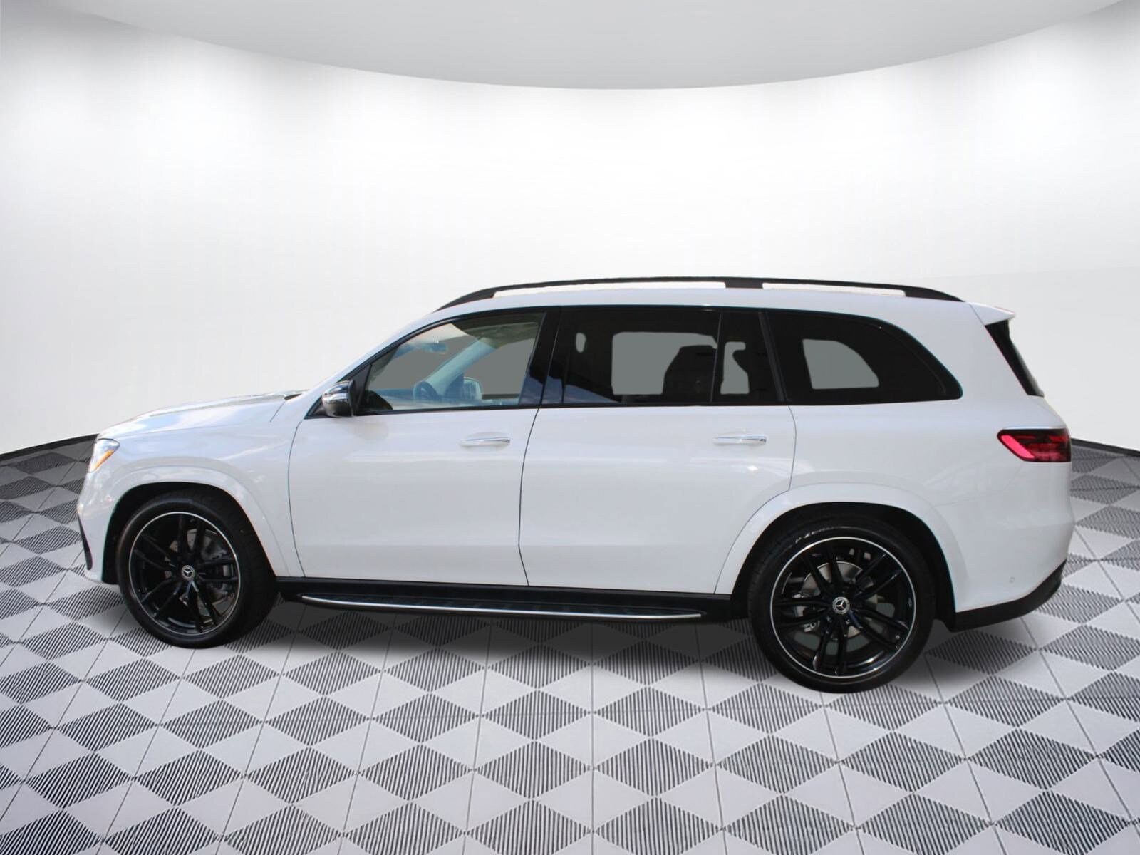2026 Mercedes Benz GLS 580 4MATIC photo 2