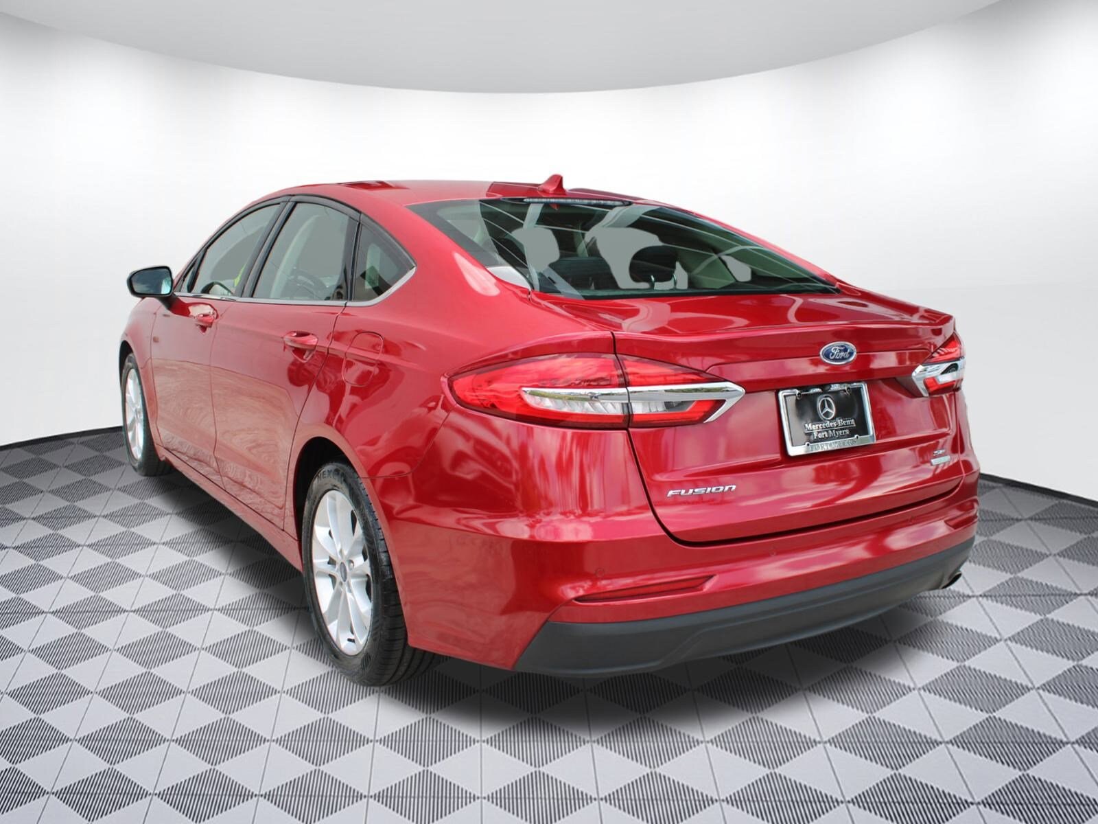 2020 Ford Fusion SE photo 3