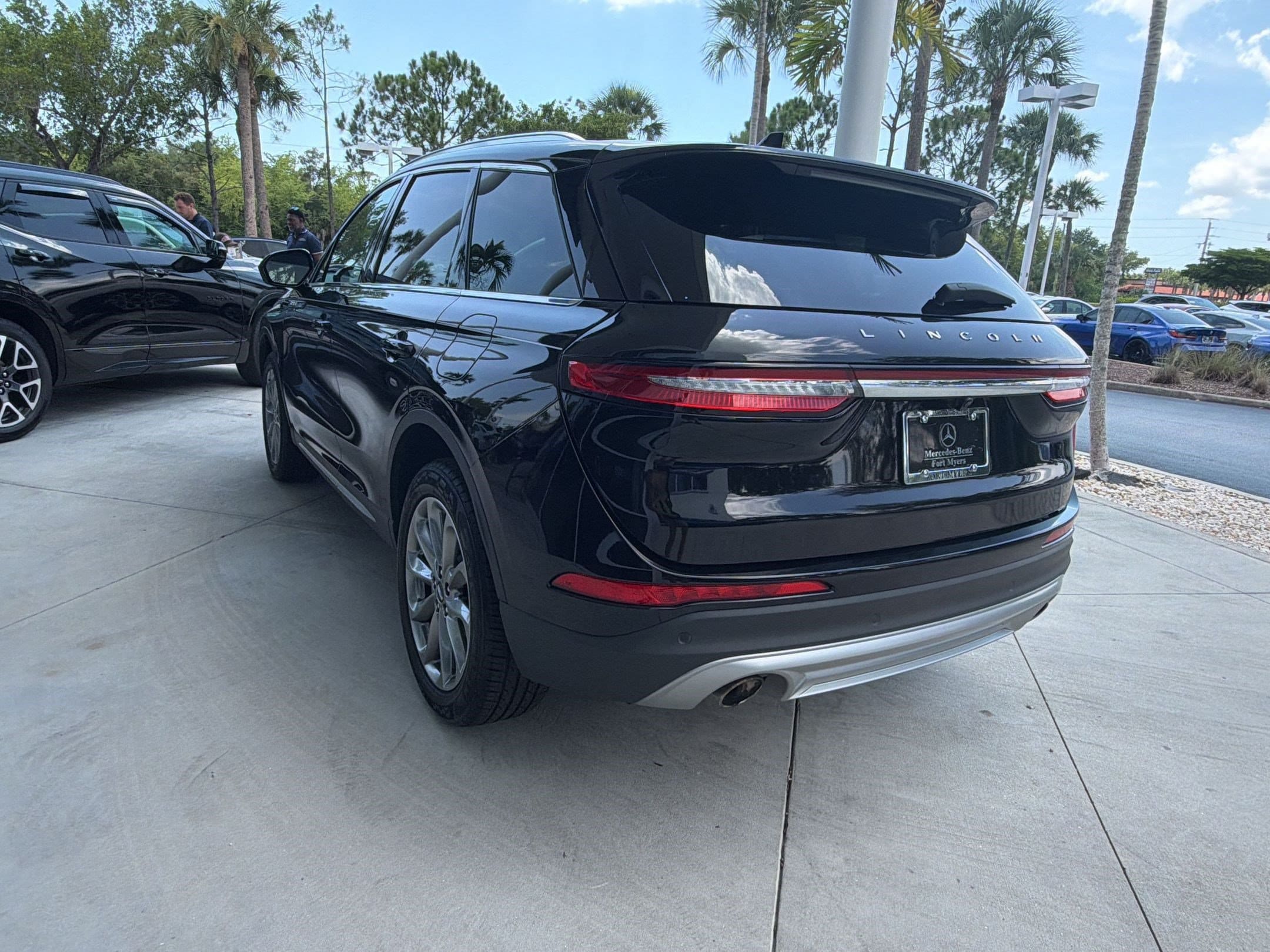 Corsair Standard SUV