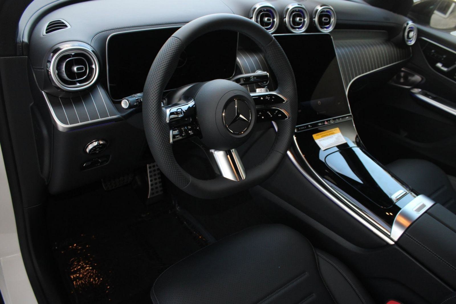 2026 Mercedes Benz GLC 300 photo 4