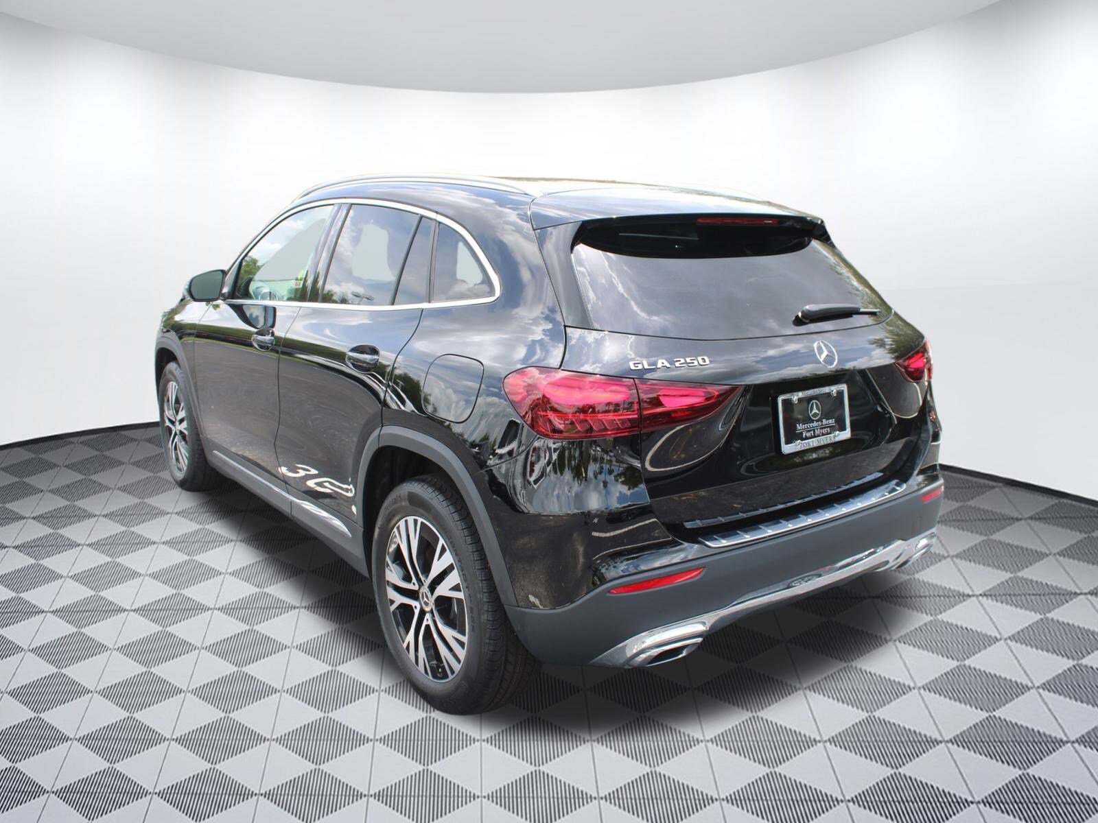 2025 Mercedes Benz GLA 250 photo 3