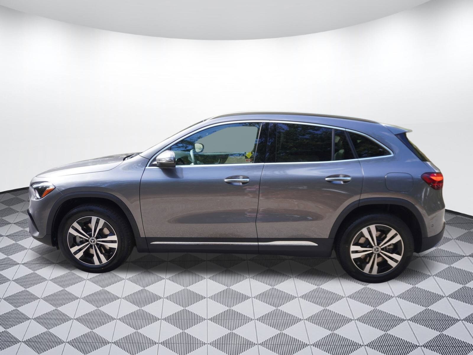 2025 Mercedes Benz GLA 250 photo 4