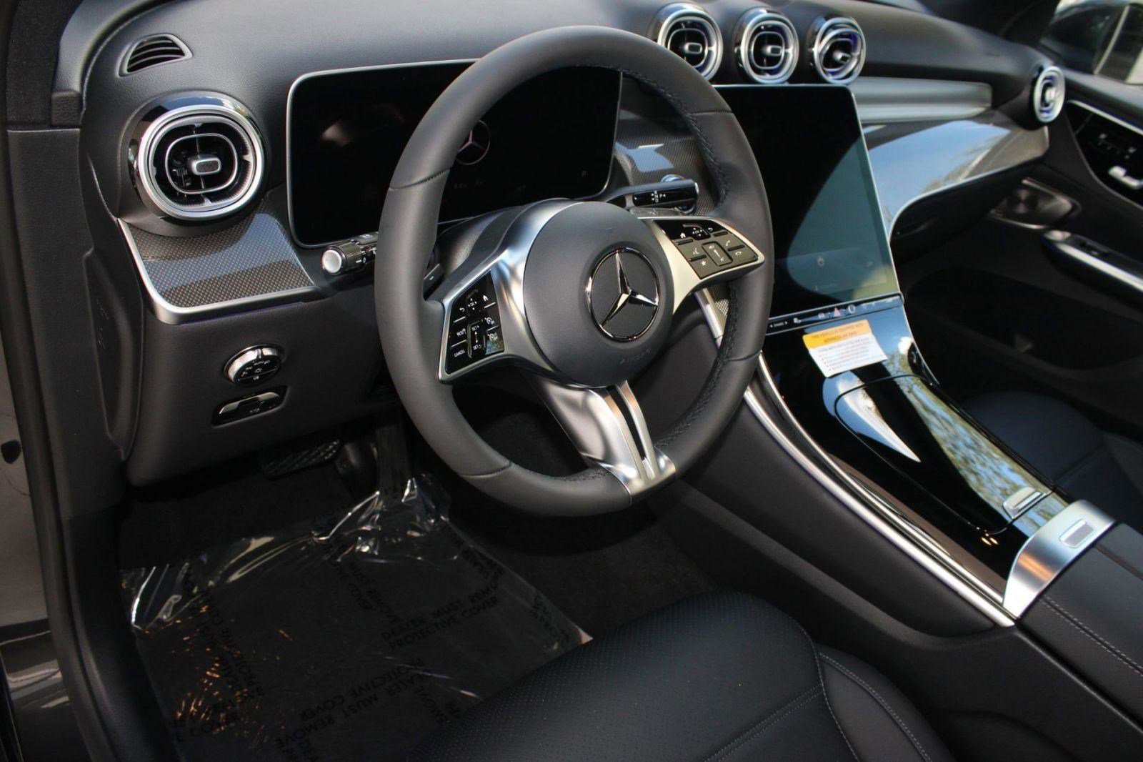 2026 Mercedes Benz GLC 300 4MATIC photo 4