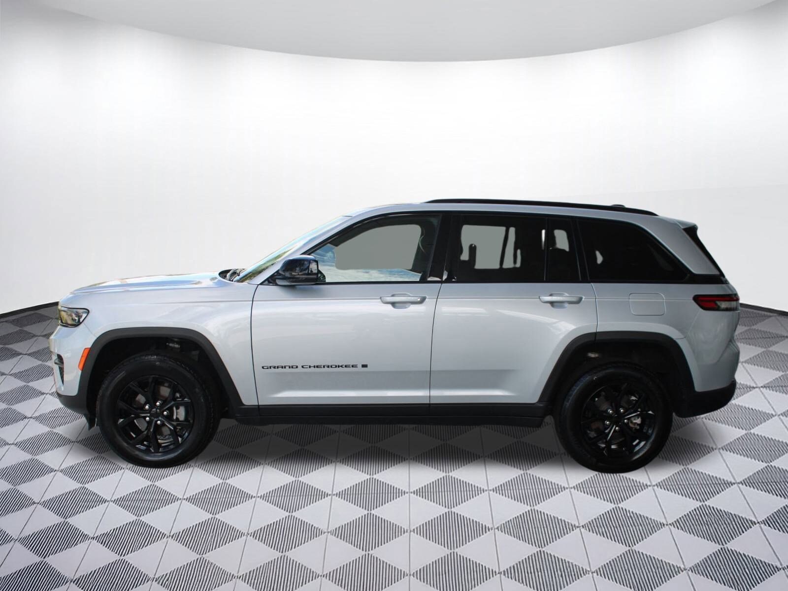 2024 Jeep Grand Cherokee Altitude X photo 2