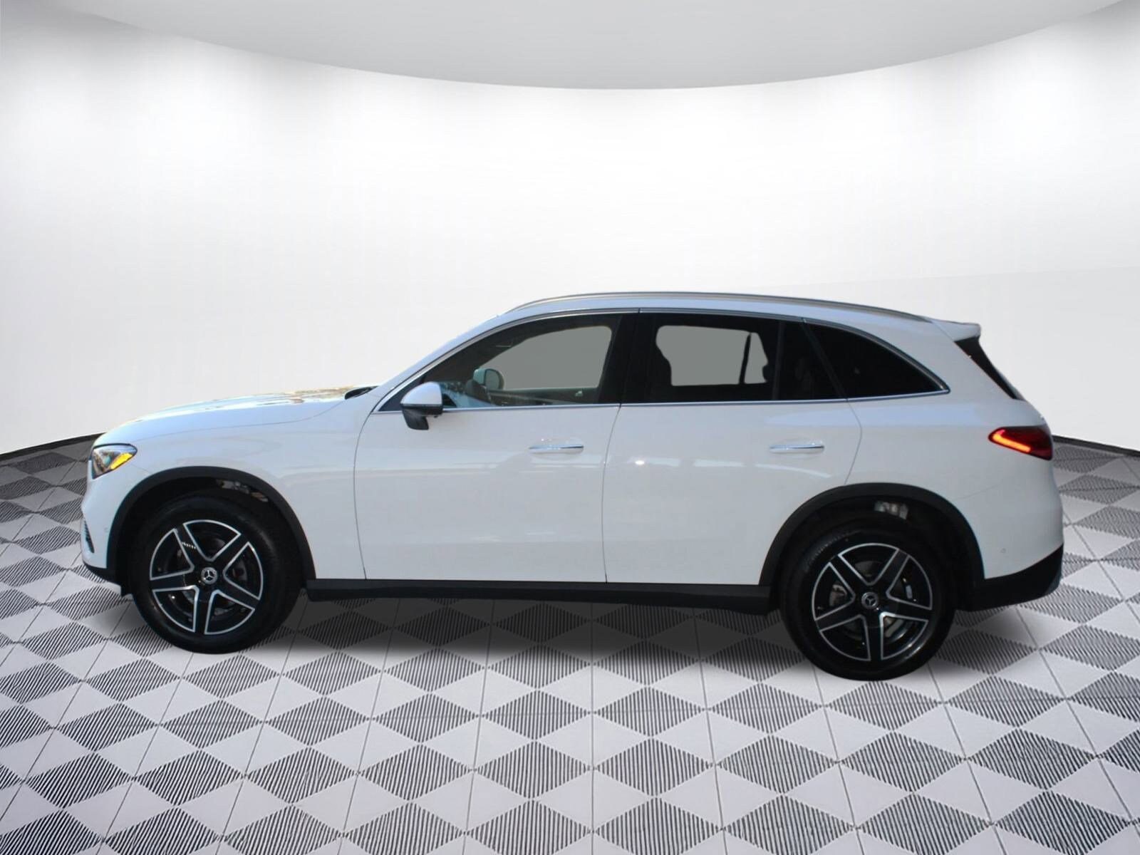 2026 Mercedes Benz GLC 300 photo 2