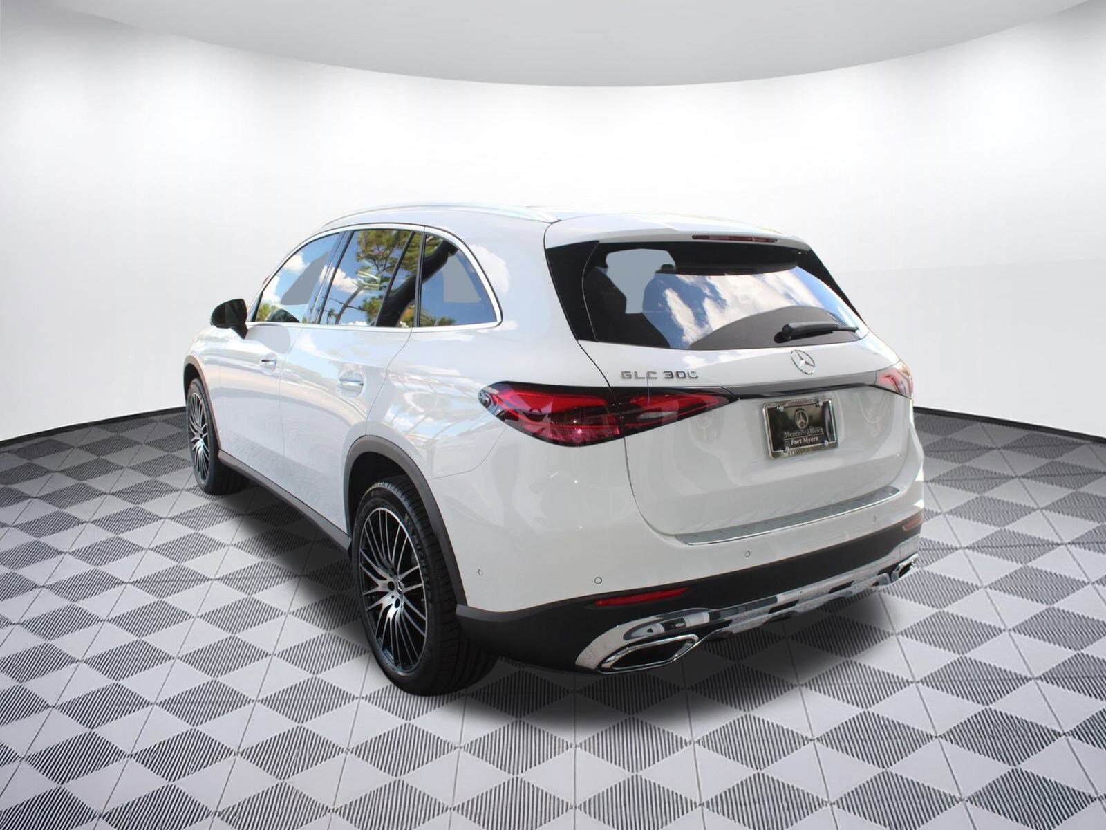 2026 Mercedes Benz GLC 300 photo 2