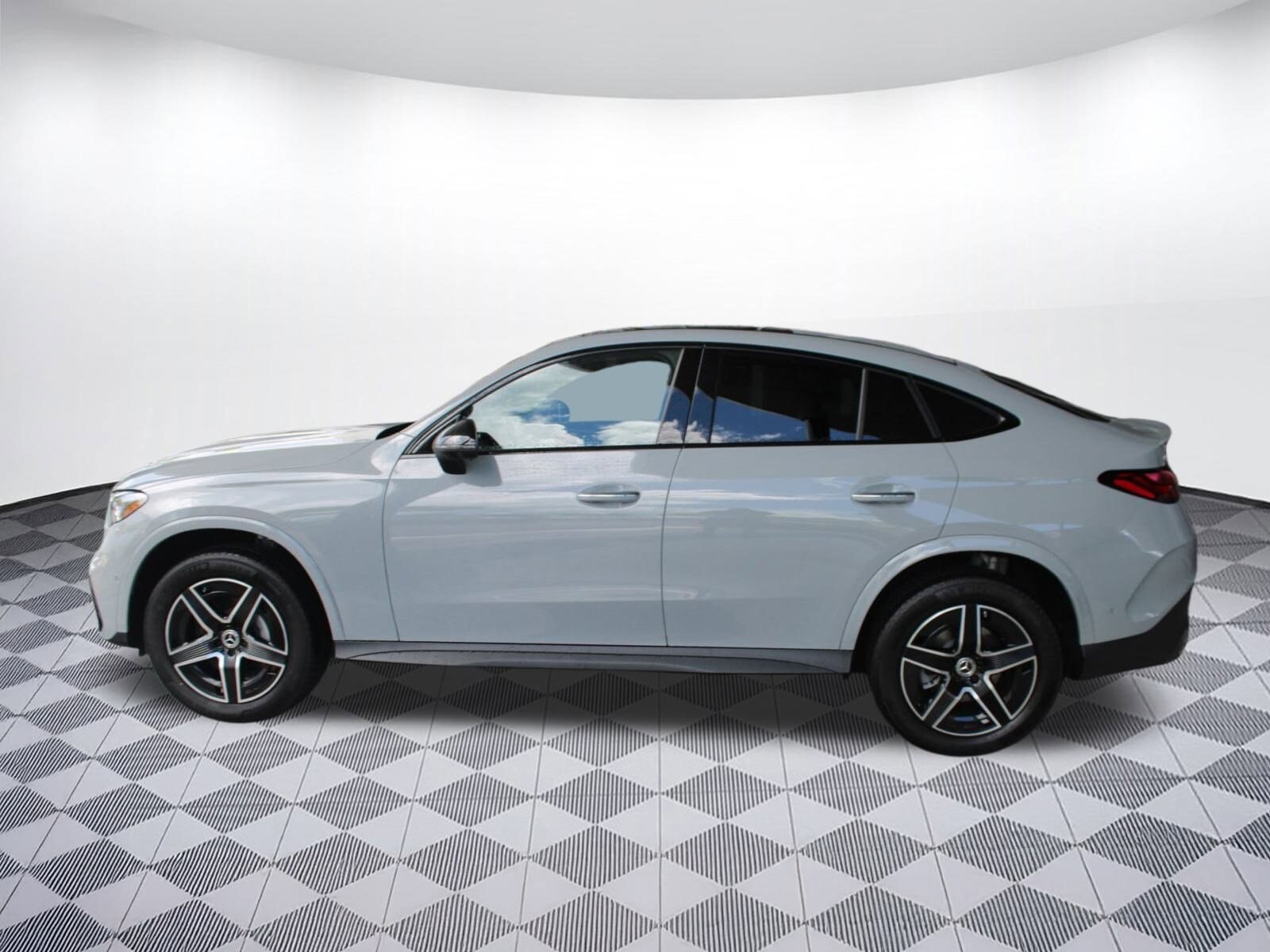 2026 Mercedes Benz GLC 300 4MATIC photo 2