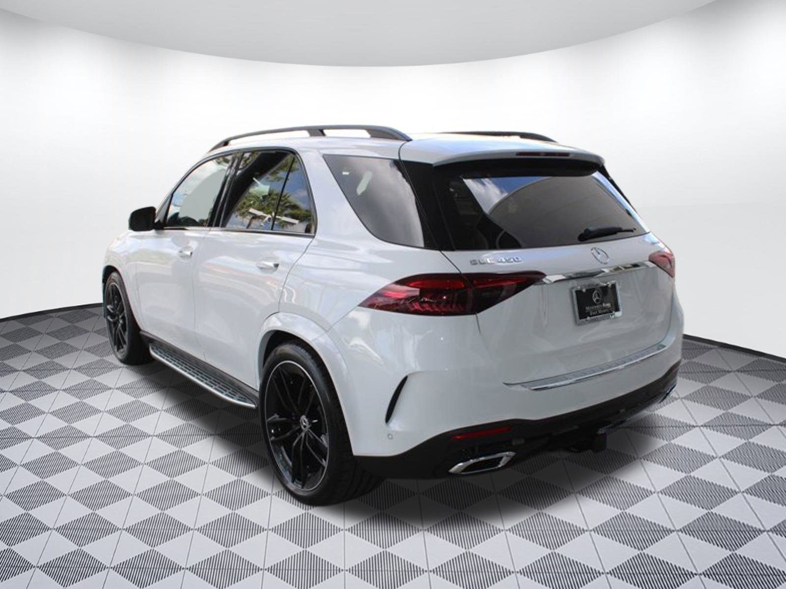 2025 Mercedes Benz GLE 450 4MATIC photo 3