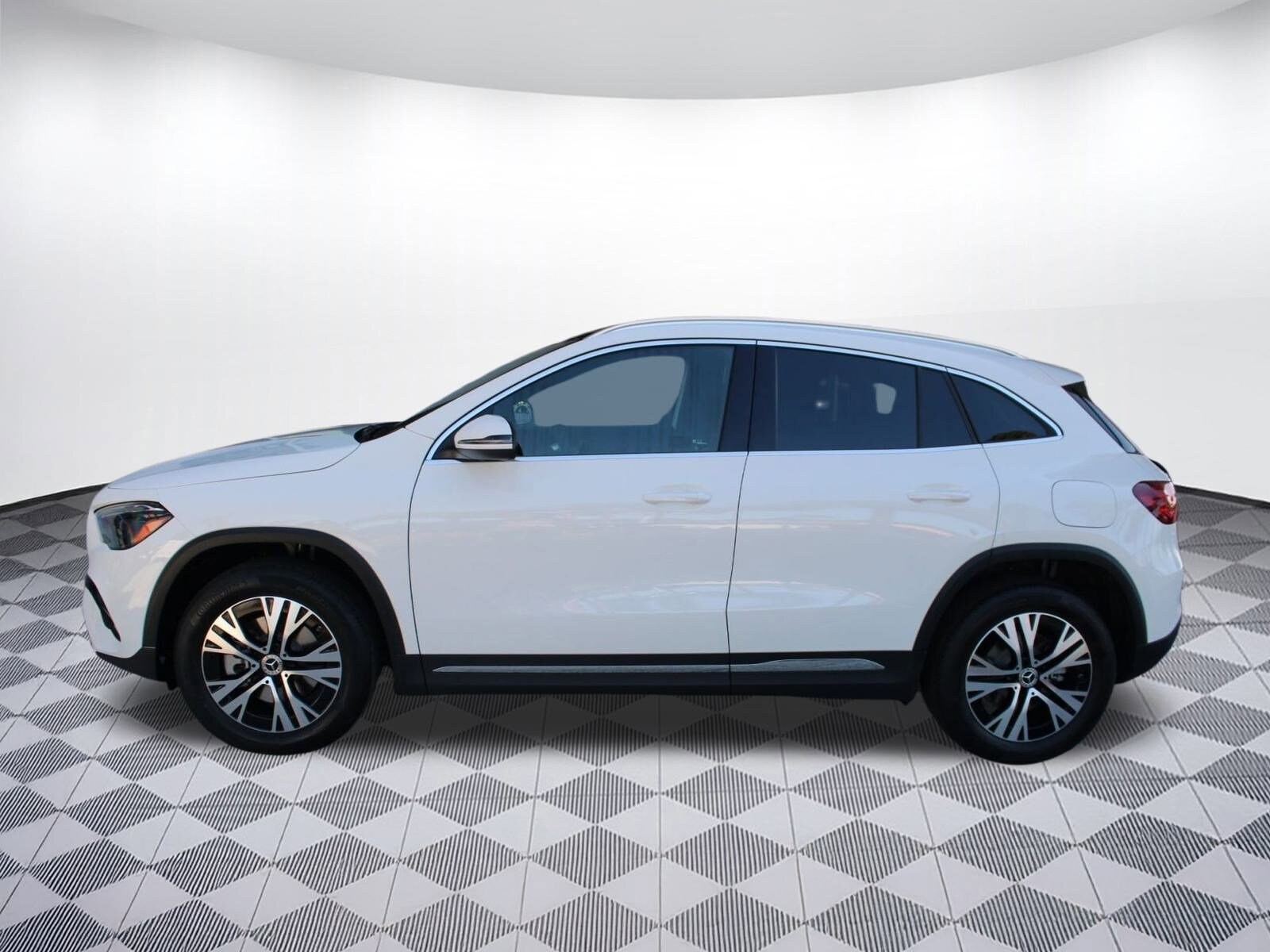 2026 Mercedes Benz GLA 250 photo 2