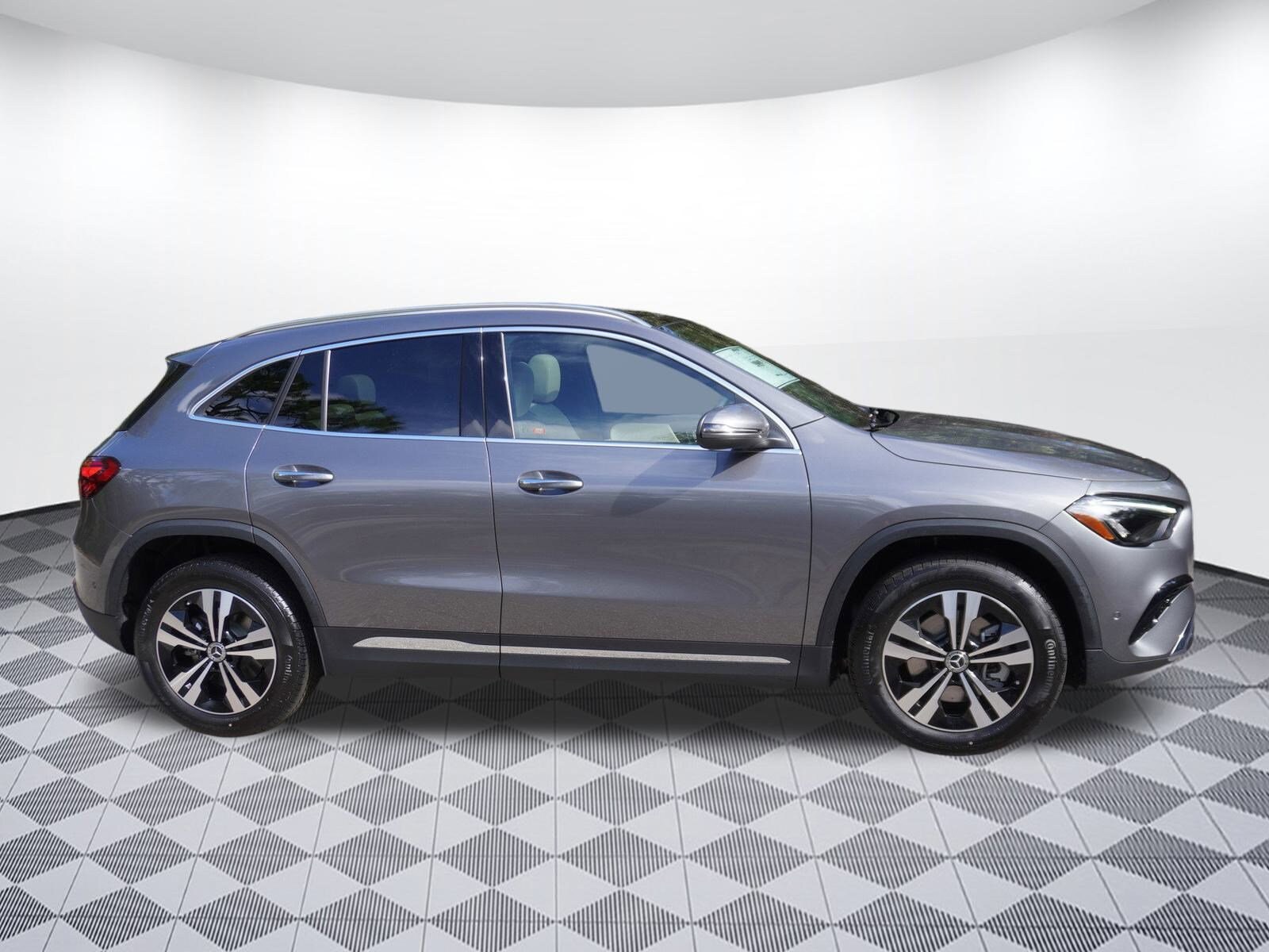 2025 Mercedes Benz GLA 250 photo 2
