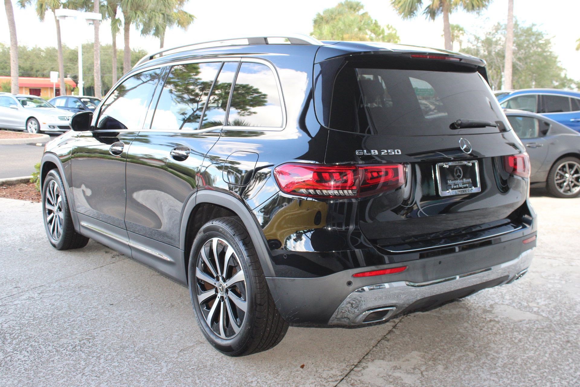 2021 Mercedes Benz GLB 250 photo 3