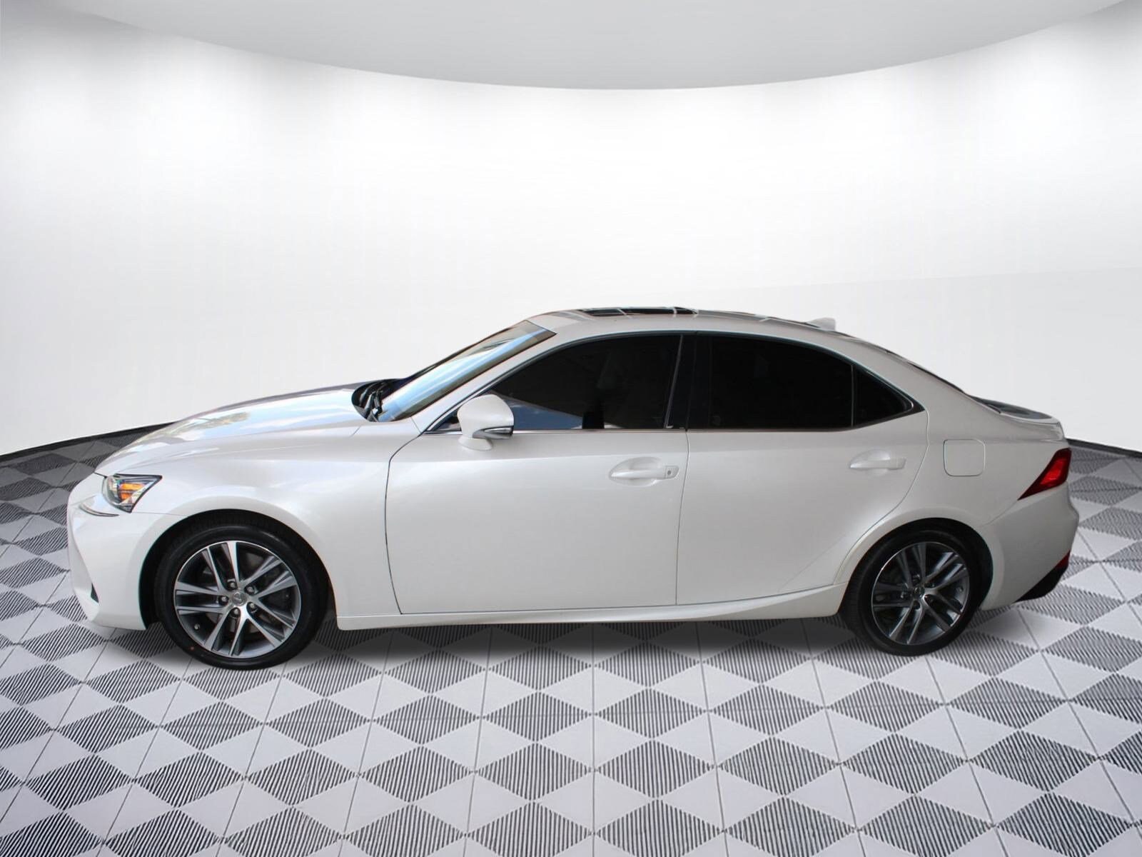 2020 Lexus IS 300 photo 2