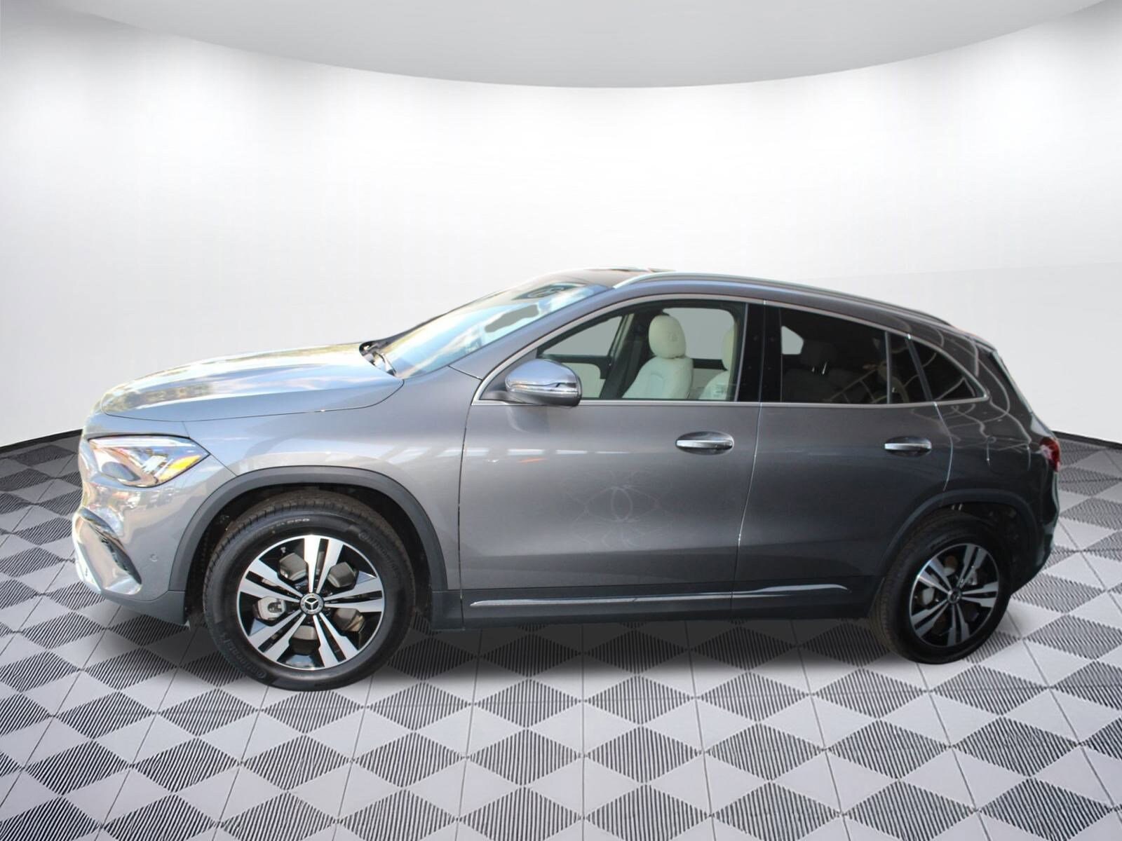 2026 Mercedes Benz GLA 250 photo 2