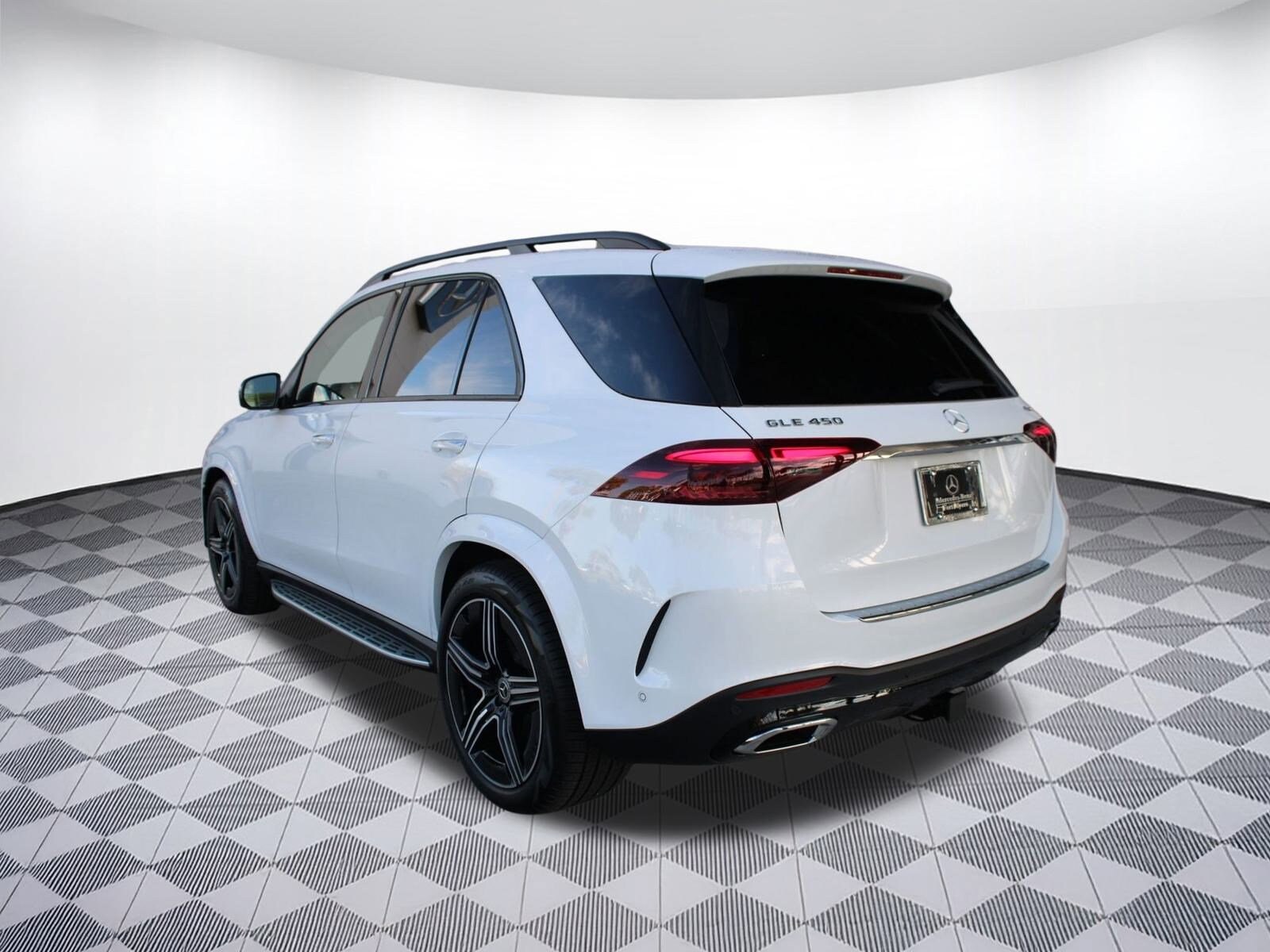 2026 Mercedes Benz GLE 450 4MATIC photo 3