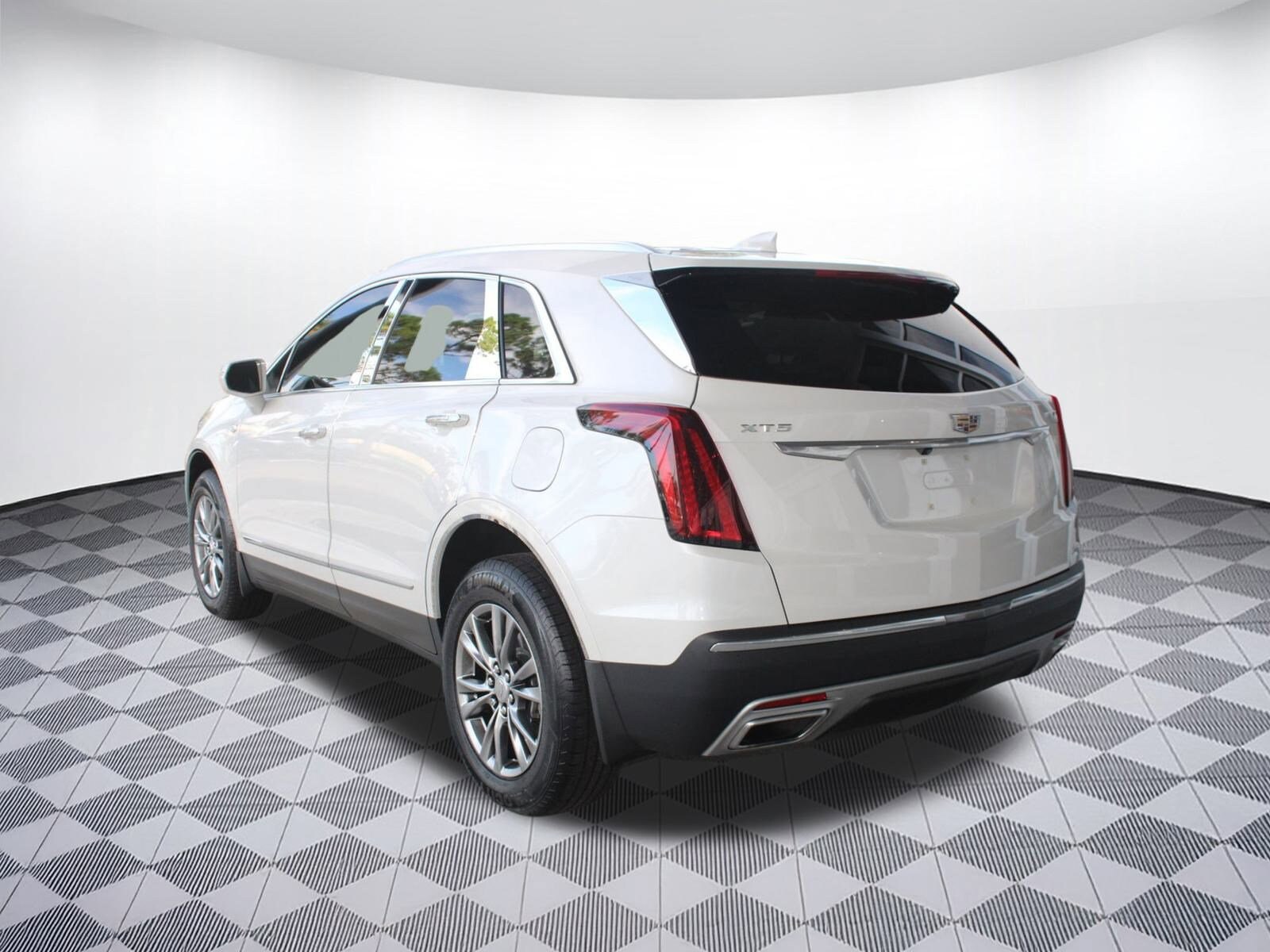 2020 Cadillac XT5 Premium Luxury photo 2