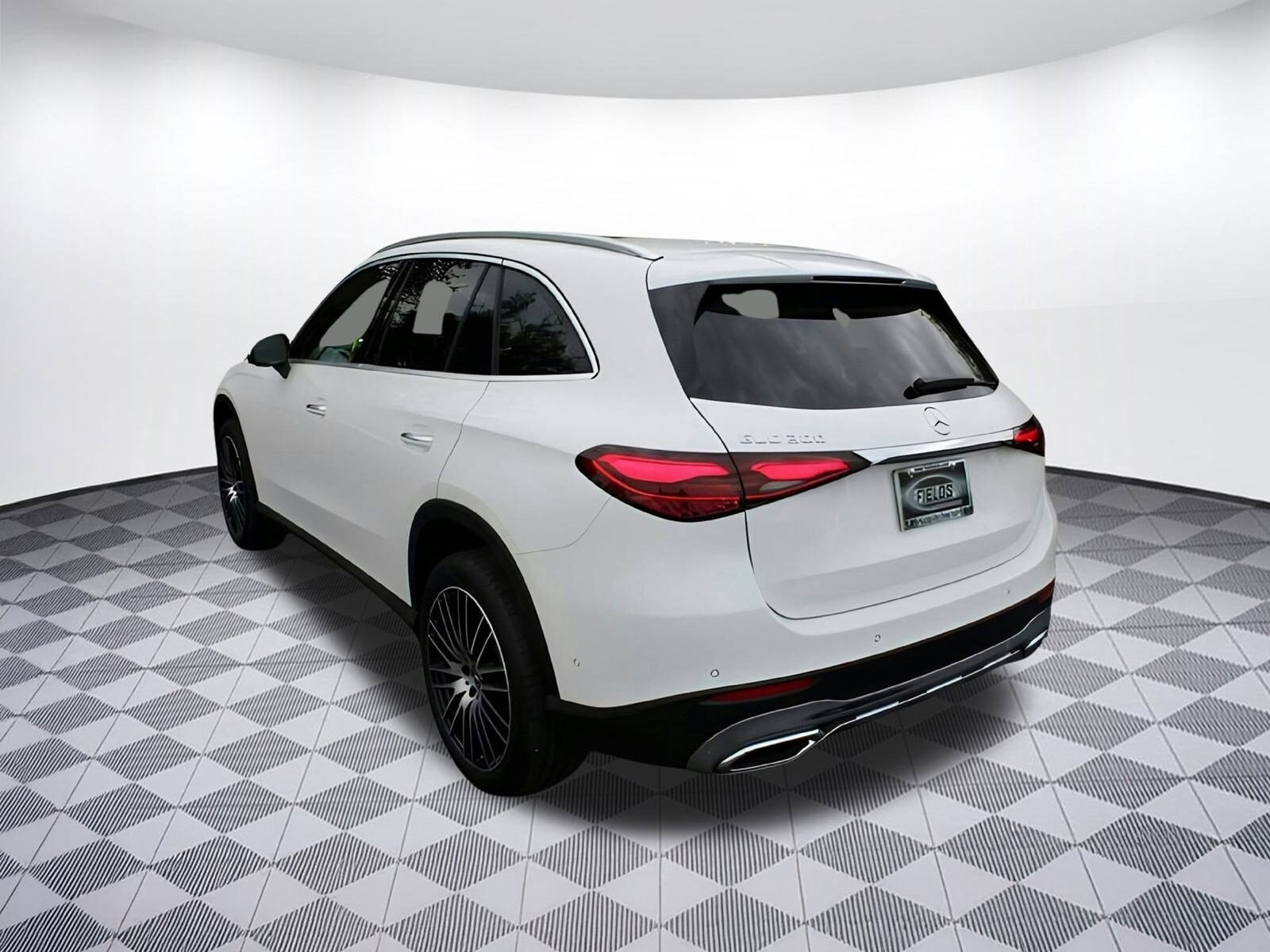 2025 Mercedes Benz GLC 300 photo 2