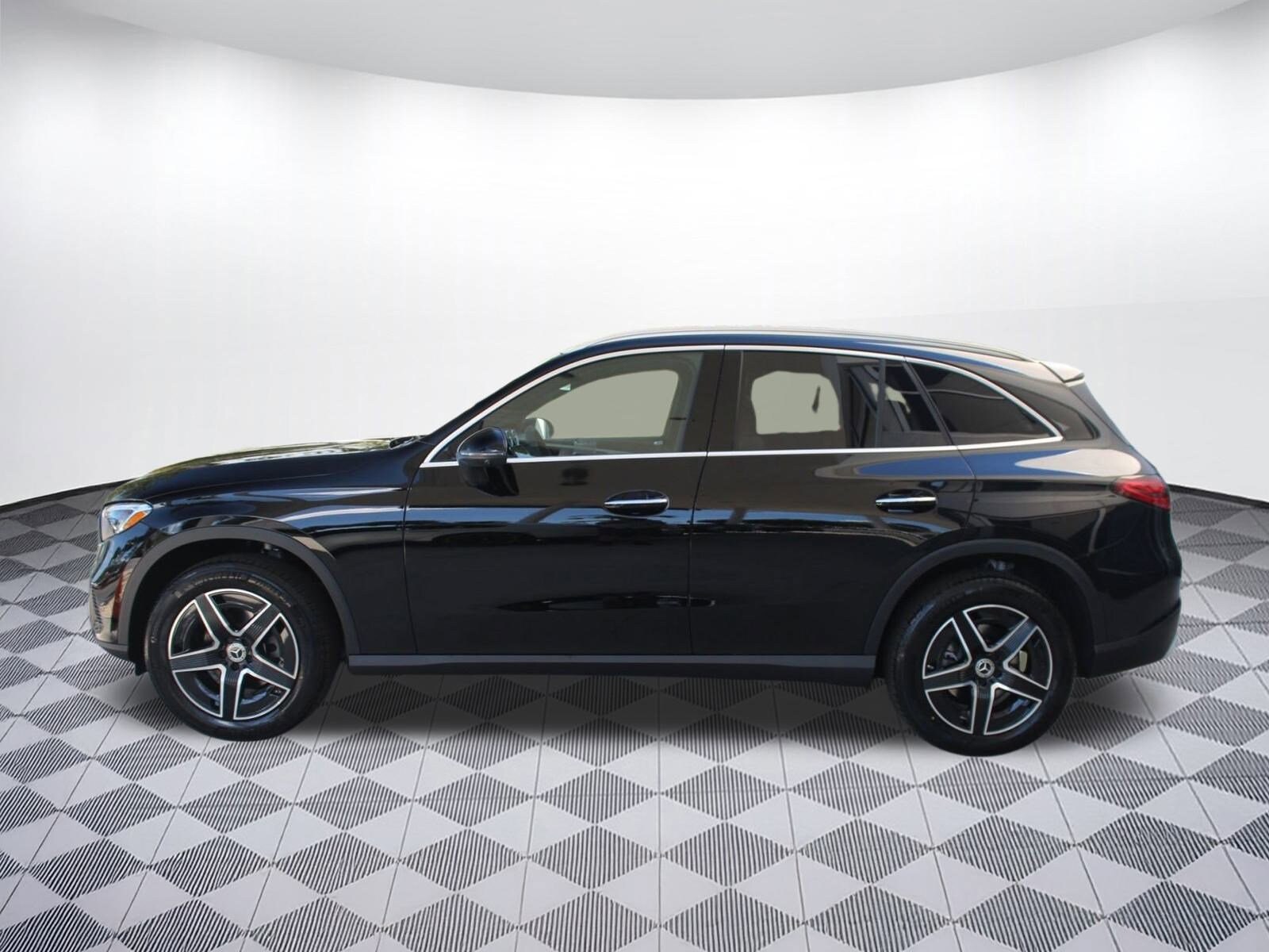 2026 Mercedes Benz GLC 300 4MATIC photo 2