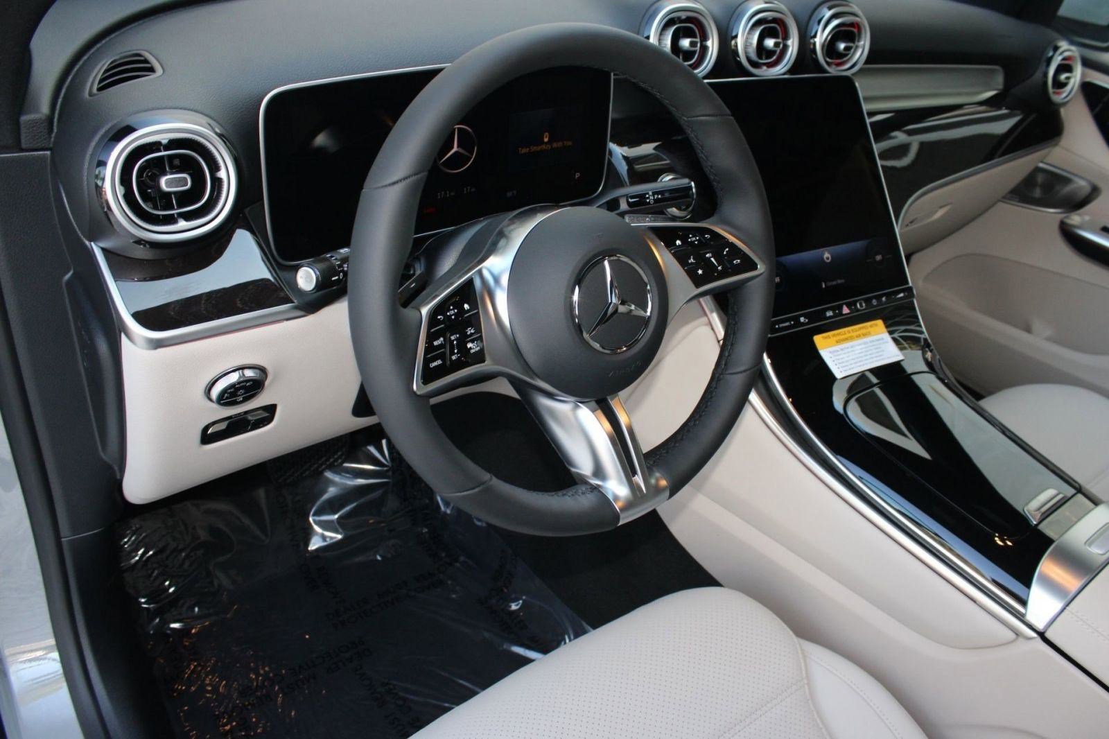 2026 Mercedes Benz GLC 300 4MATIC photo 4