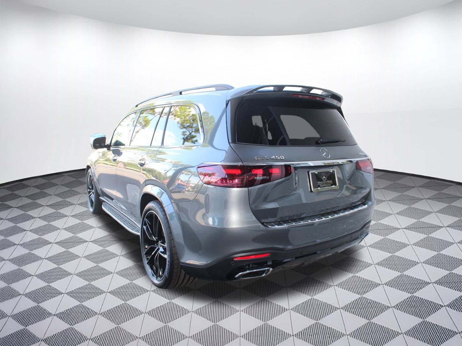 2026 Mercedes Benz GLS 450 4MATIC photo 3