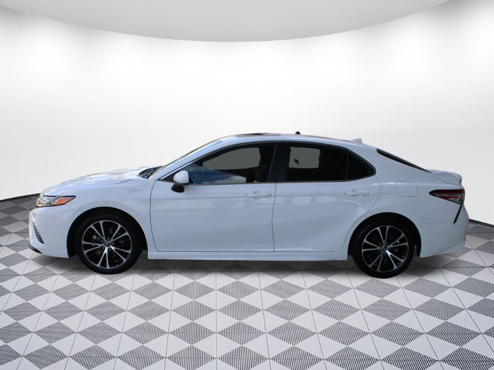 Used 2020 Toyota Camry SE with VIN 4T1G11AK7LU894928 for sale in Fort Myers, FL