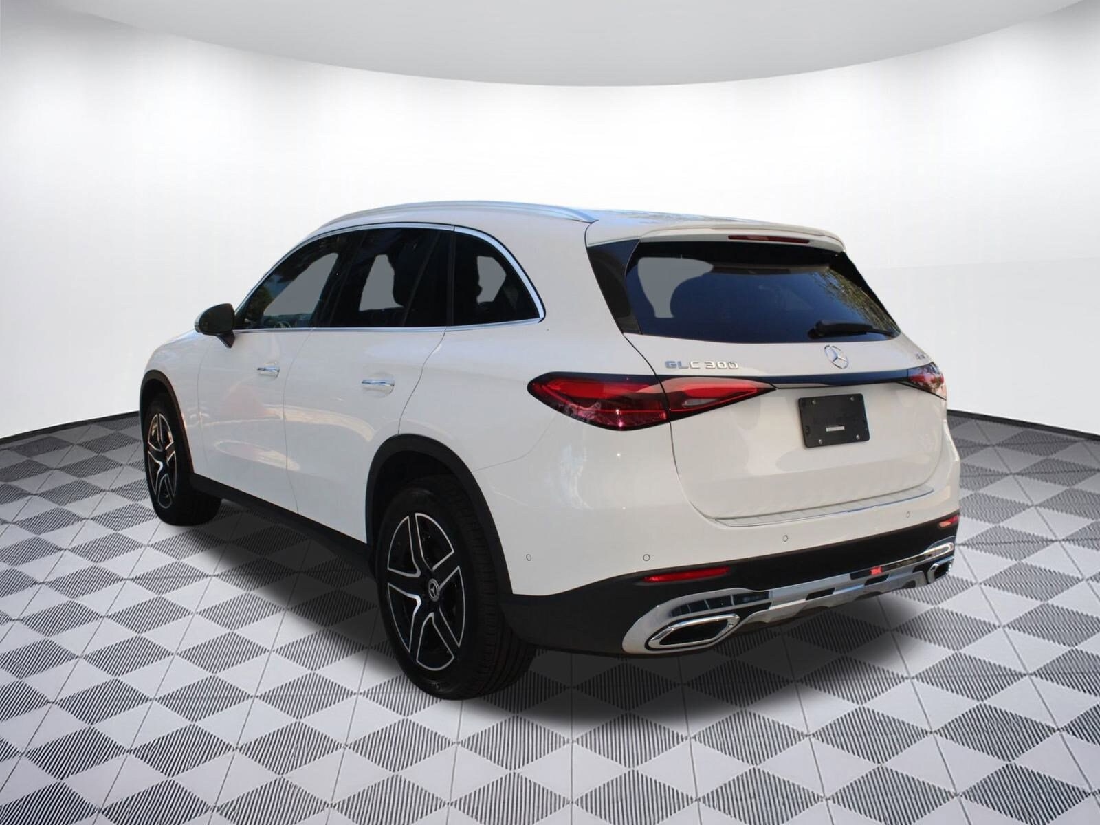 2026 Mercedes Benz GLC 300 4MATIC photo 3