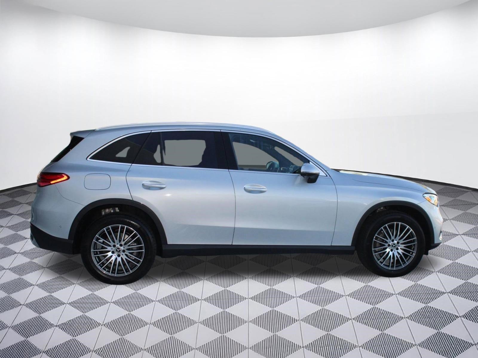 2026 Mercedes-Benz GLC Base - Photo 8