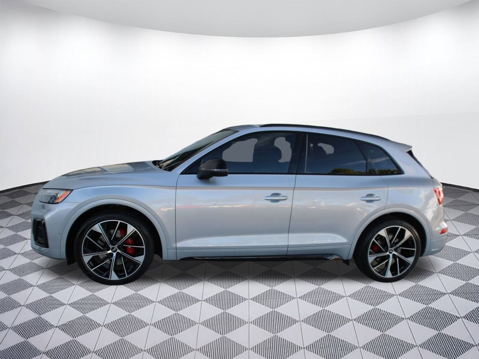 2022 Audi SQ5 Prestige photo 2