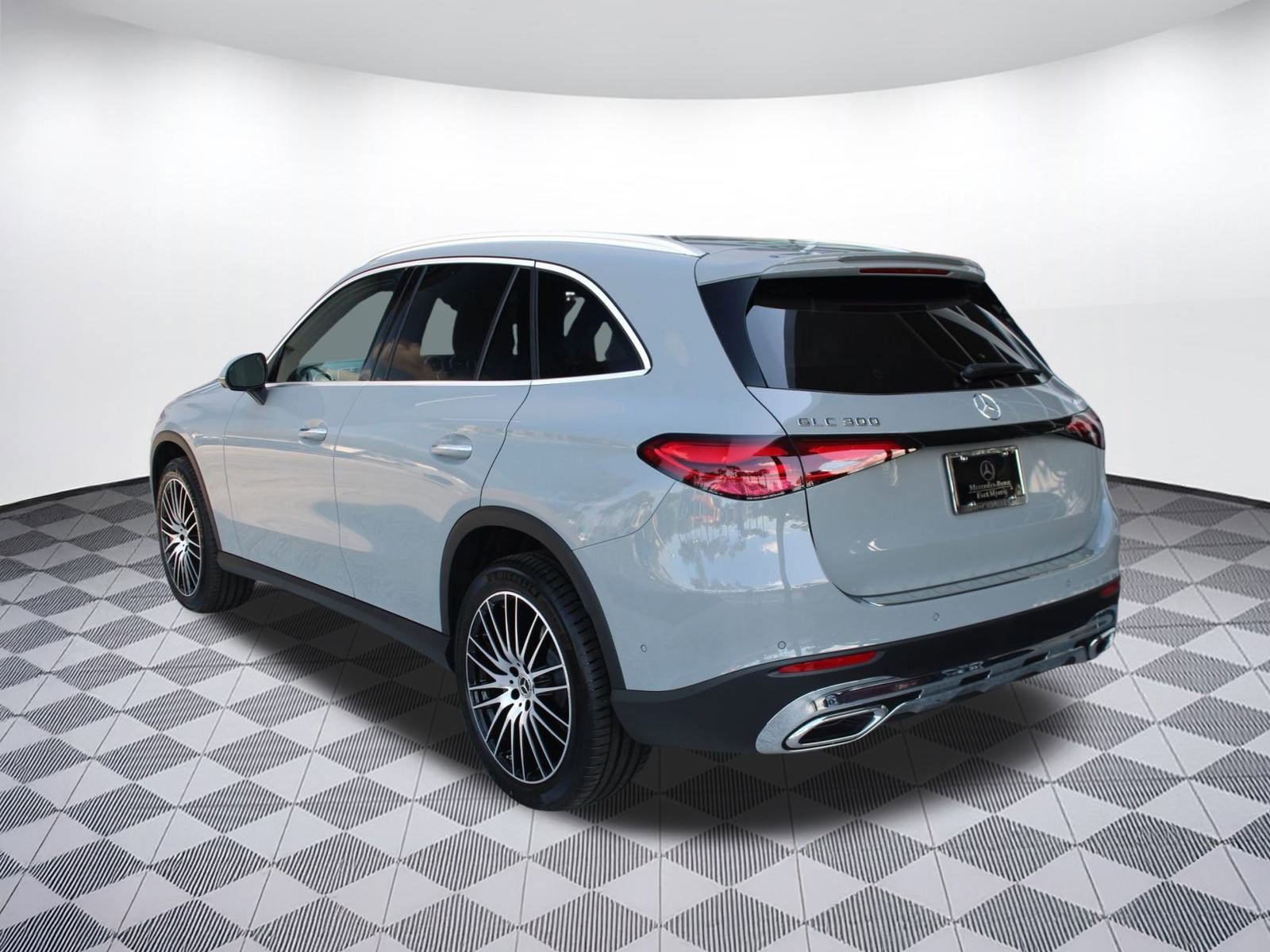 2026 Mercedes Benz GLC 300 4MATIC photo 3