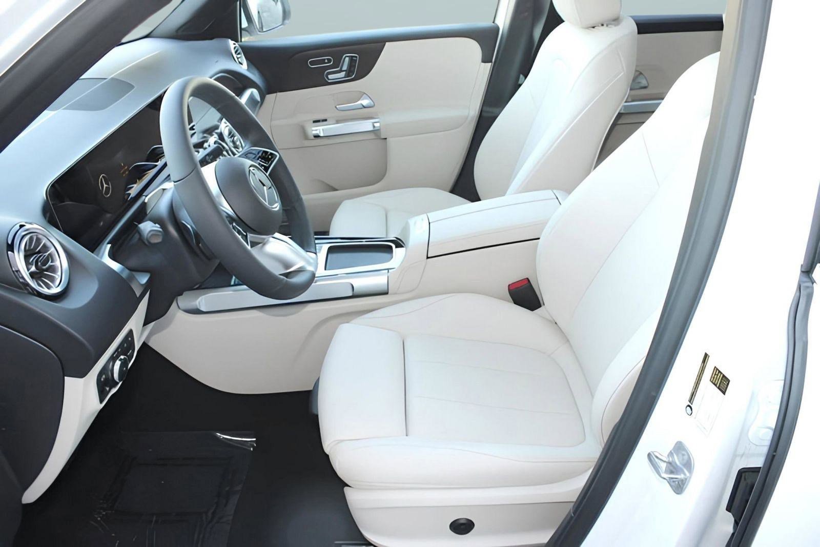 2025 Mercedes Benz GLB 250 photo 4